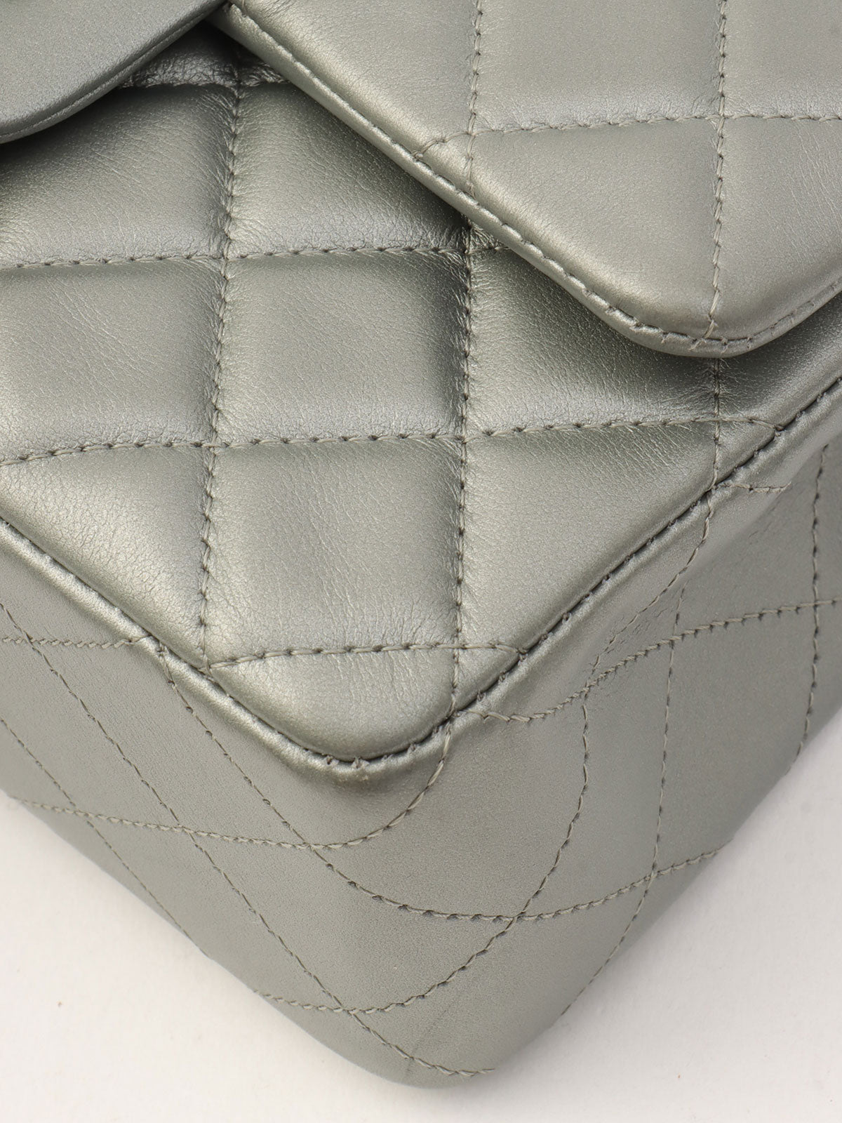 2014-ish Matelasse Stitch CC Turnlock Chain Shoulder Bag Gray