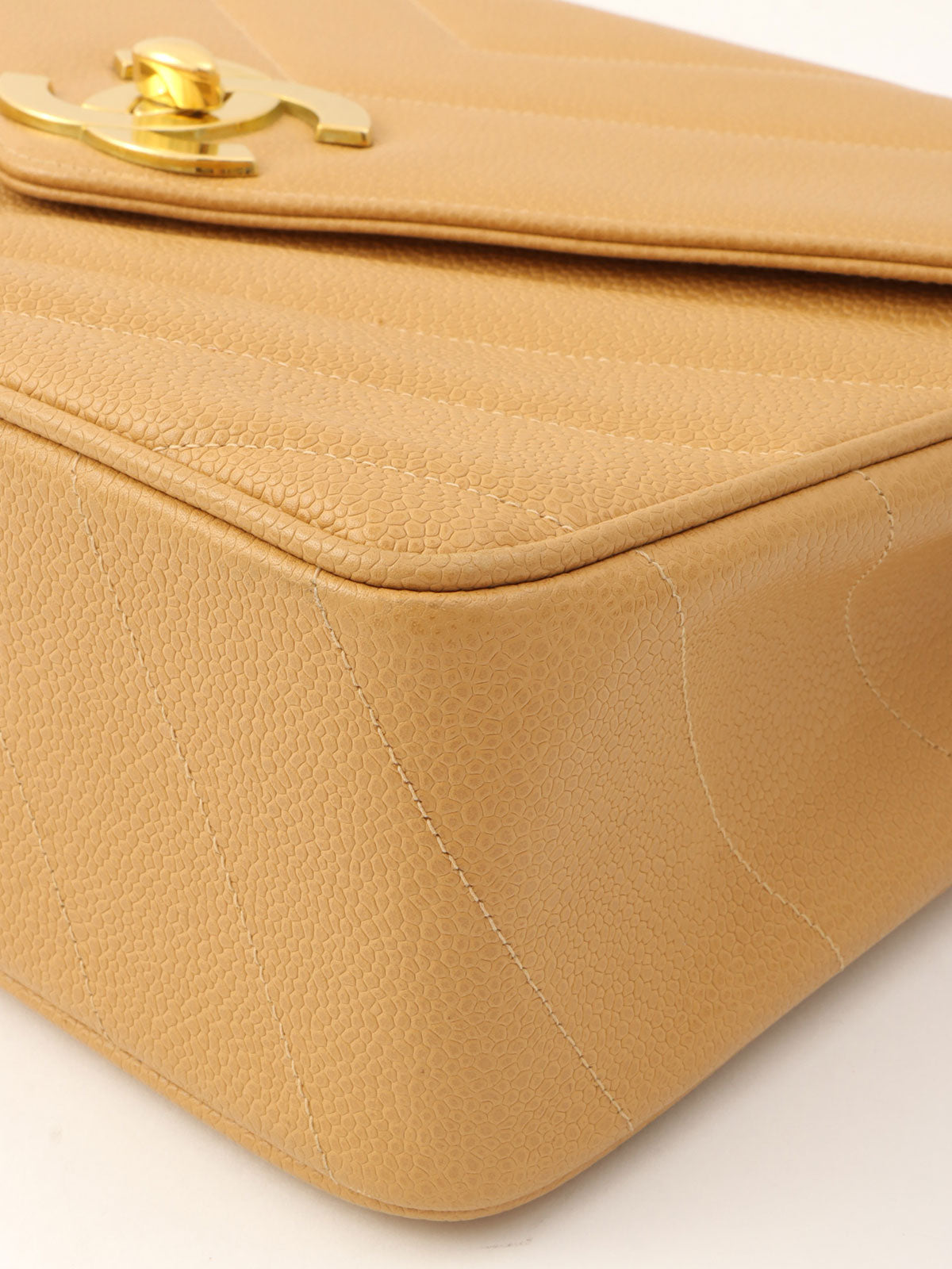 Around 2005 Made Caviar Skin V-Stitch CC Turnlock Chain Bag Beige