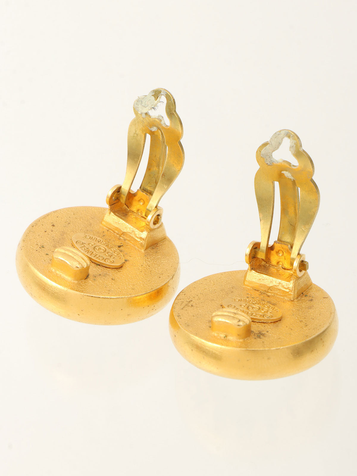 1995 Pearl Round Logo Earrings - Gold