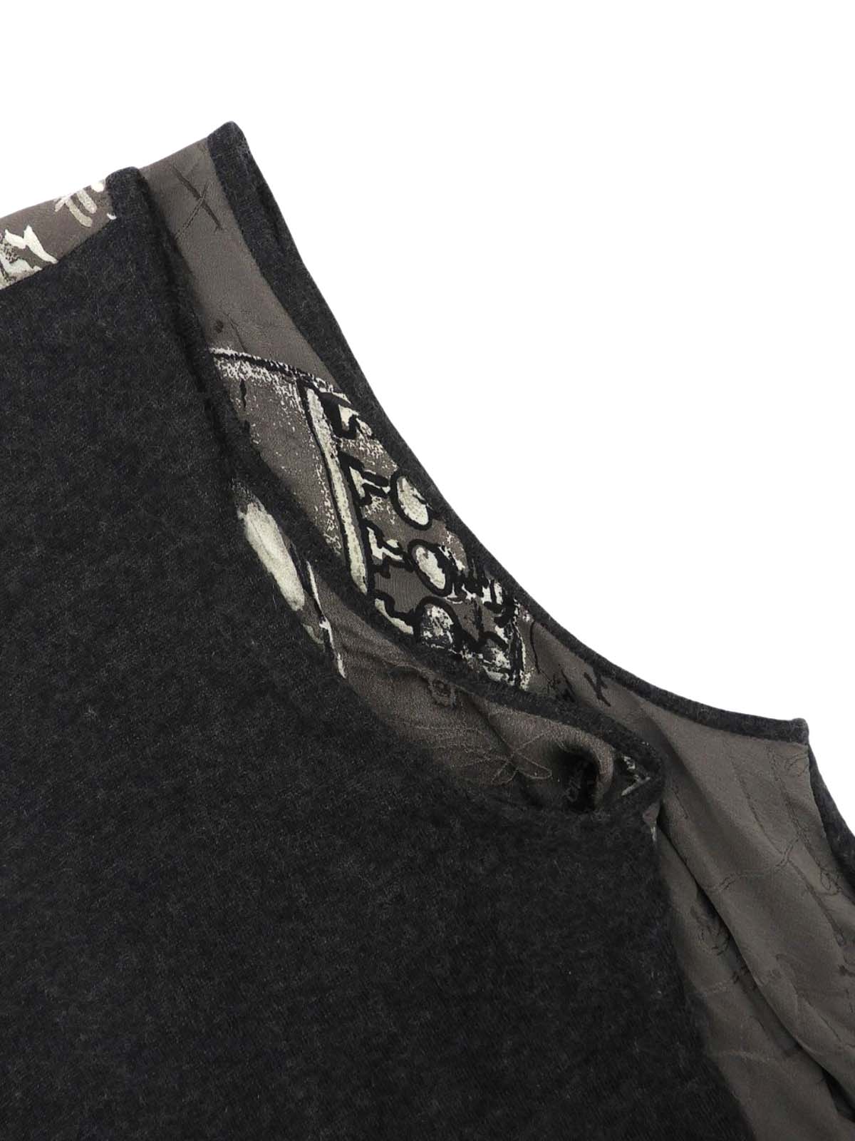 Silk and cashmere combination design print sleeveless top in charcoal gray/multi