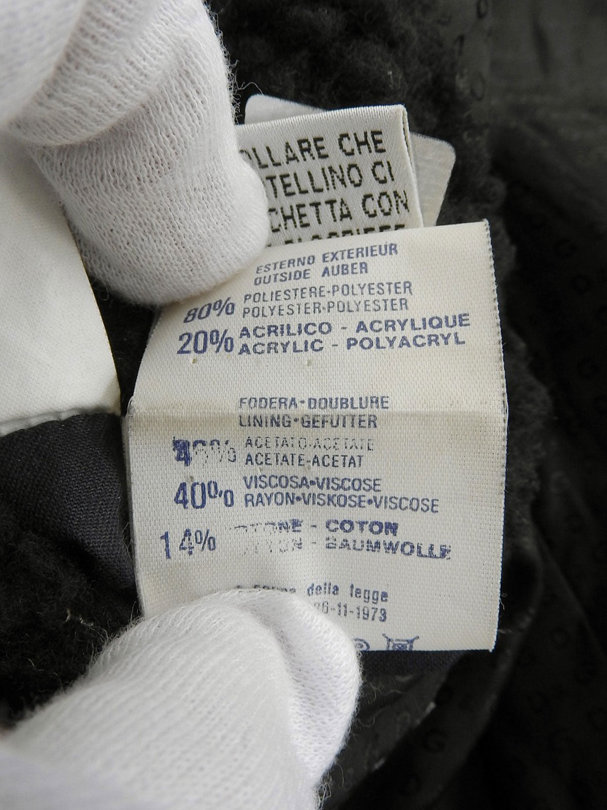 黑色 Boa Logo 纽扣外套