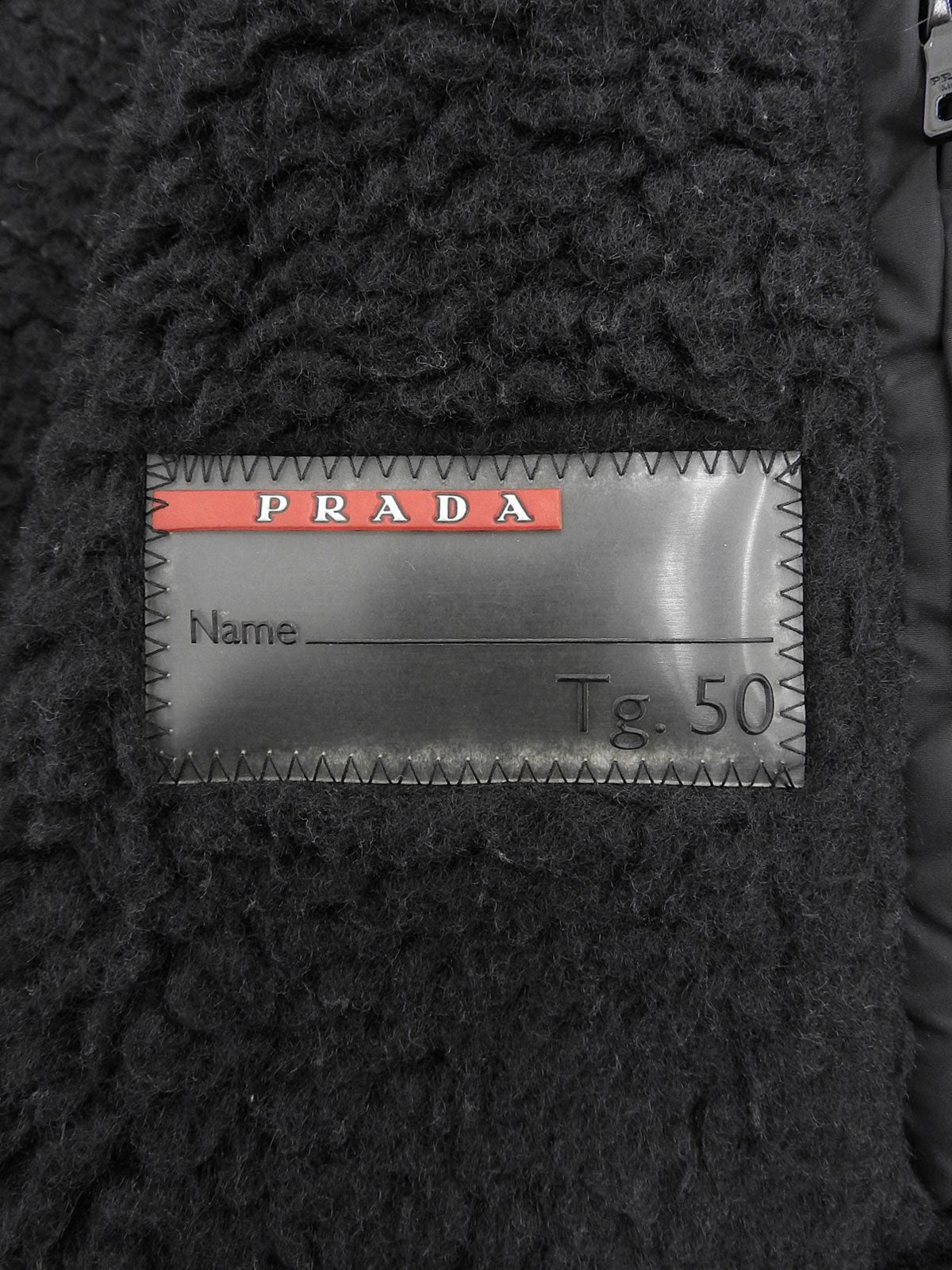 卡其色迷彩图案Logo铭牌夹克