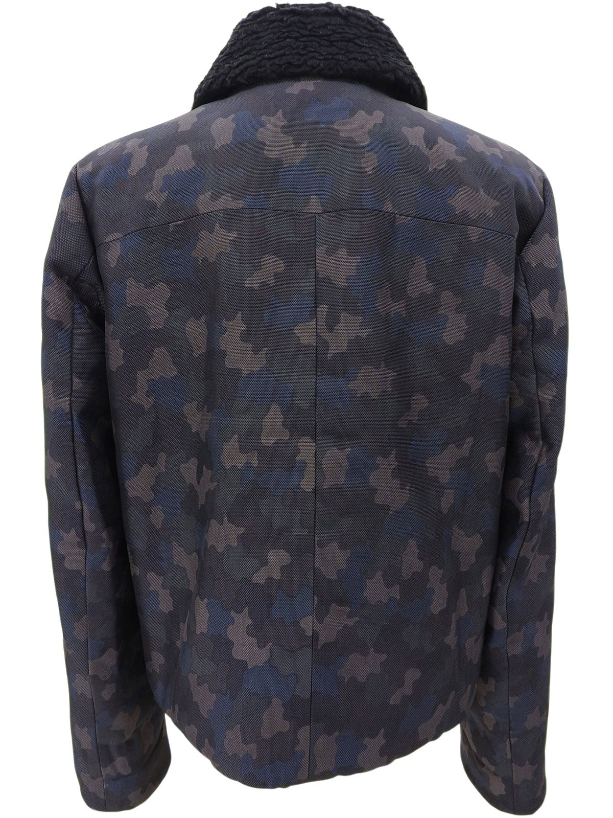 卡其色迷彩图案Logo铭牌夹克