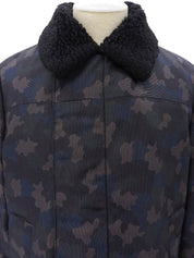 卡其色迷彩图案Logo铭牌夹克