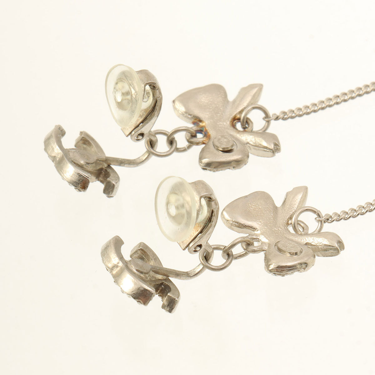 2007 Rhinestone Ribbon Motif Swing Earrings Silver