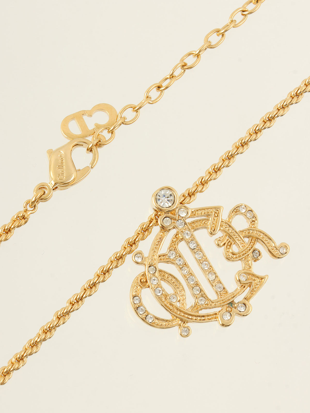 ラインストーンロゴエンブレムネックレス ゴールド