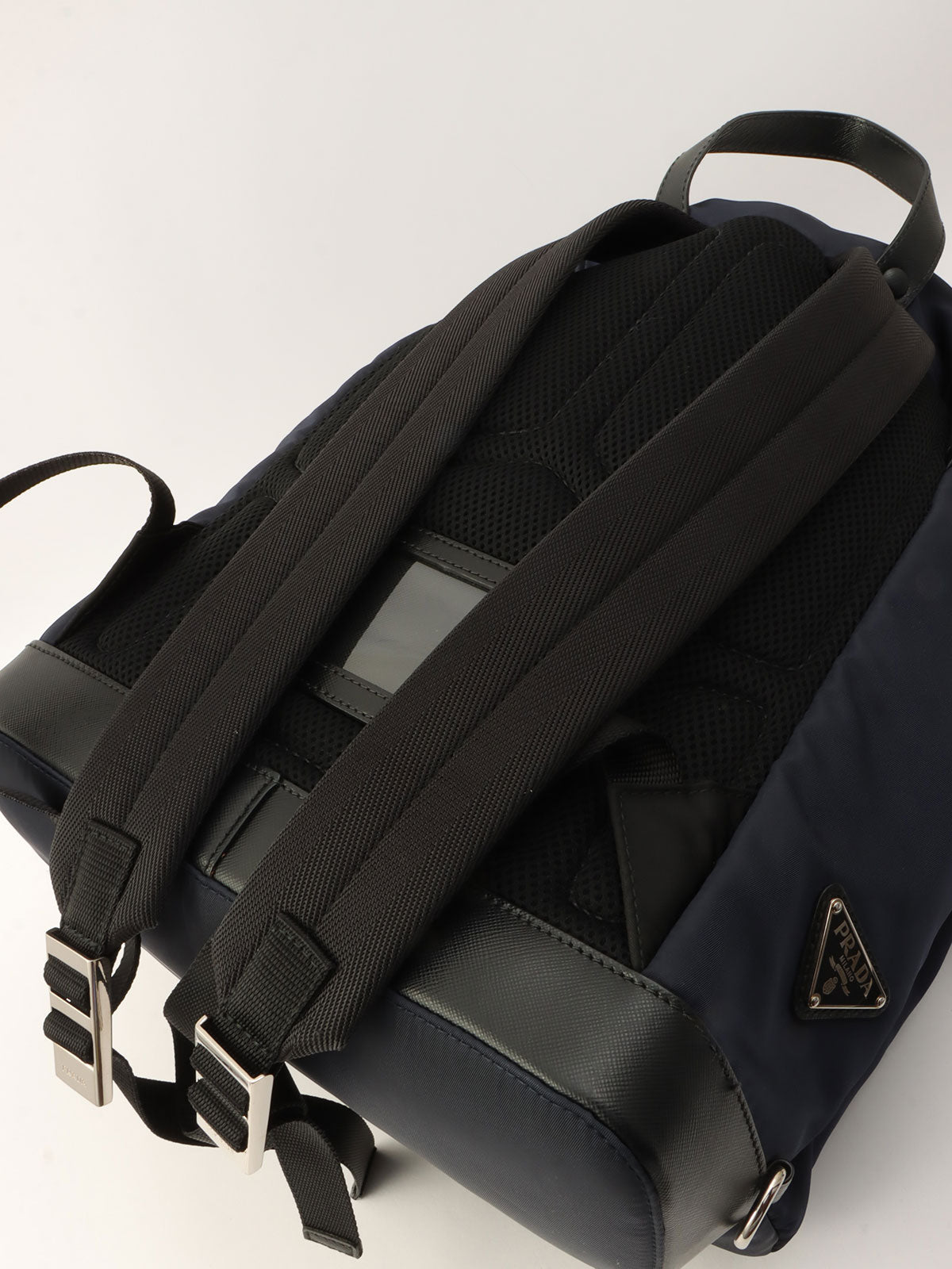 尼龙徽标牌双肩包 海军蓝/黑色