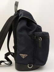 尼龙徽标牌双肩包 海军蓝/黑色