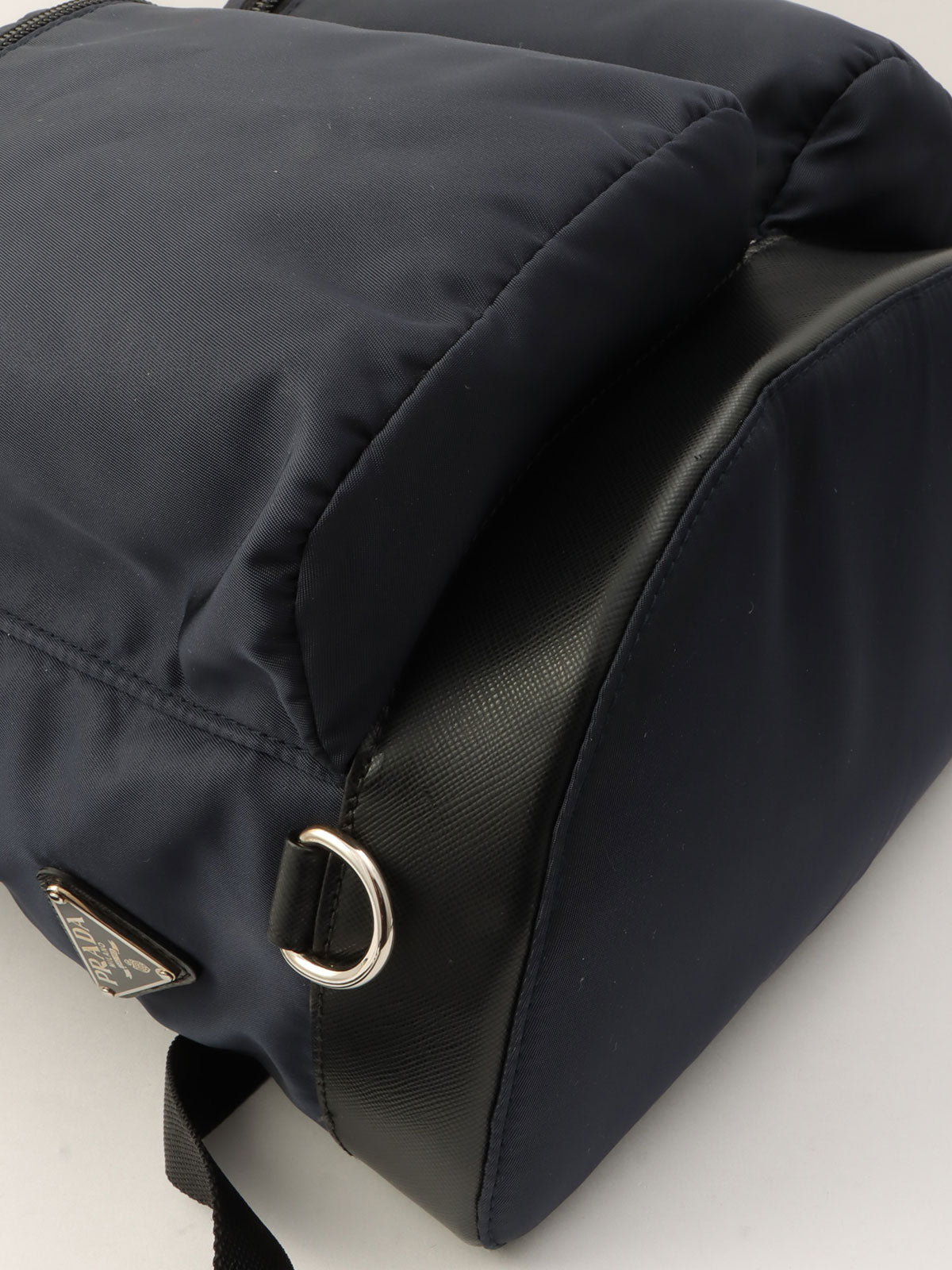 尼龙徽标牌双肩包 海军蓝/黑色