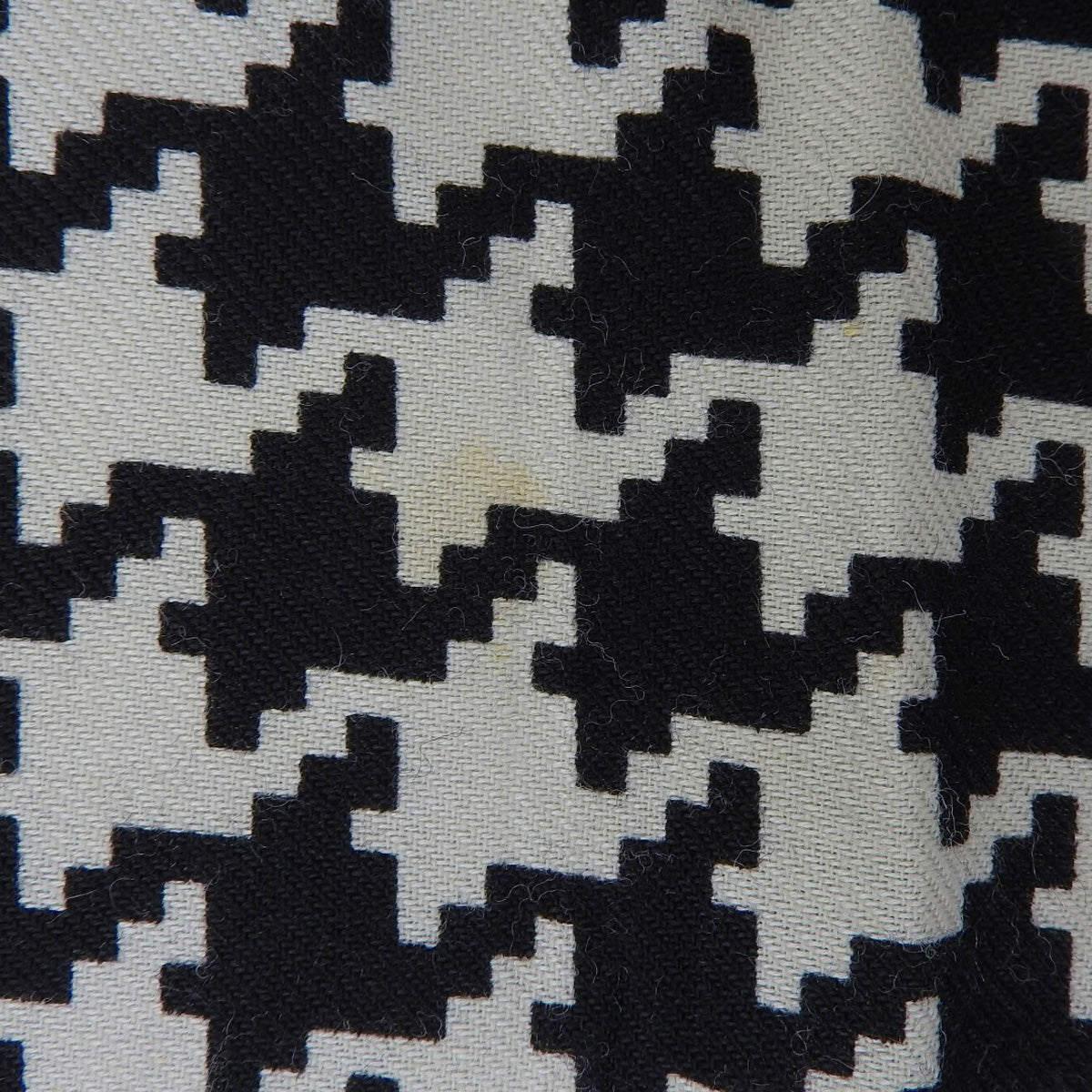 Houndstooth Pattern Scarf Black/Red