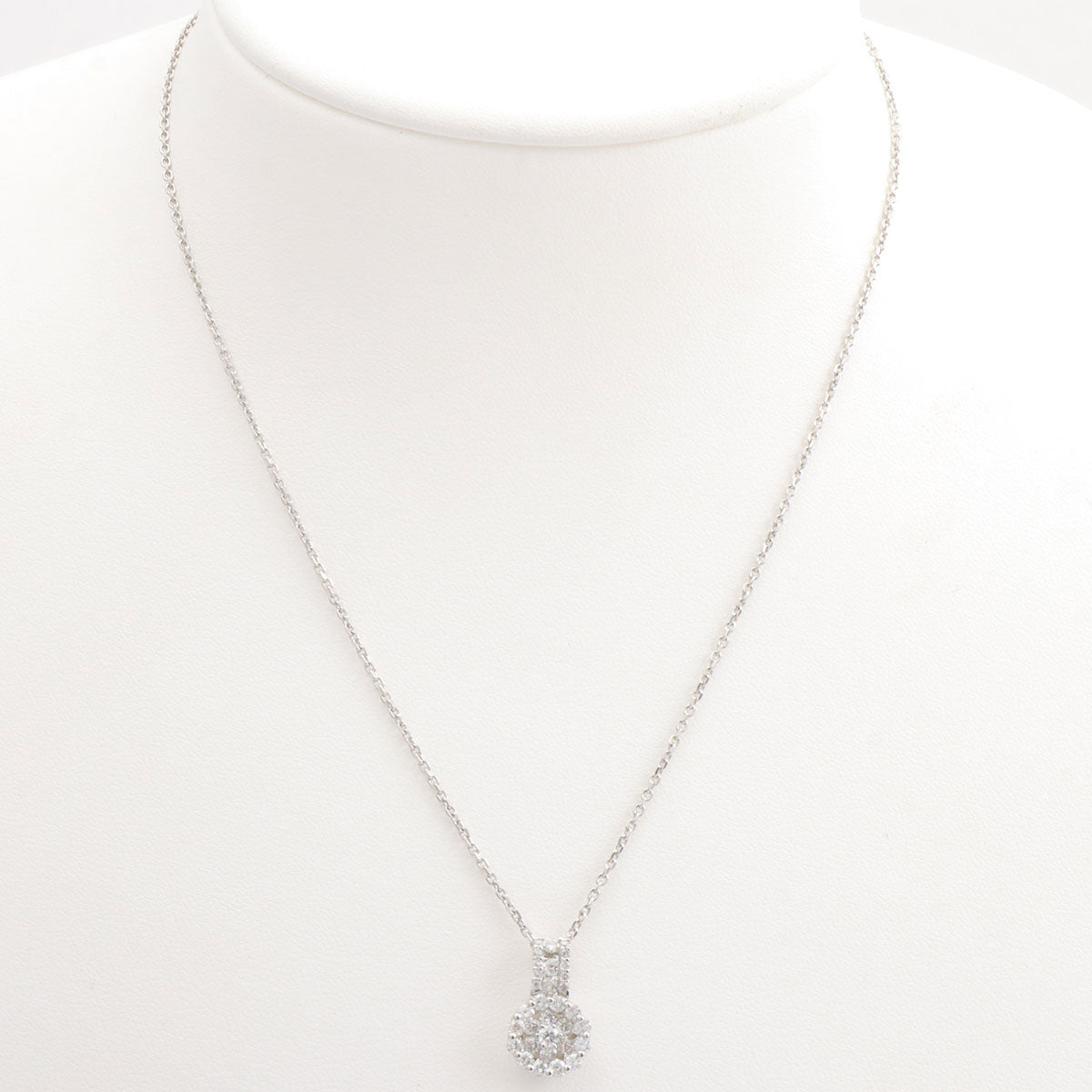 18K White Gold Diamond Design Necklace