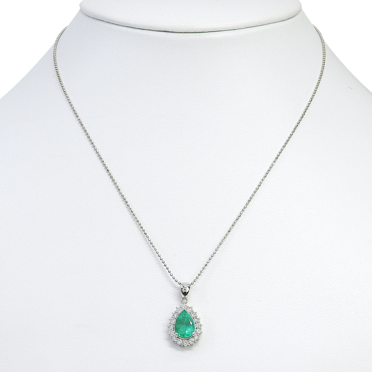 PT900 Emerald Diamond Drop Motif Necklace Silver/Green