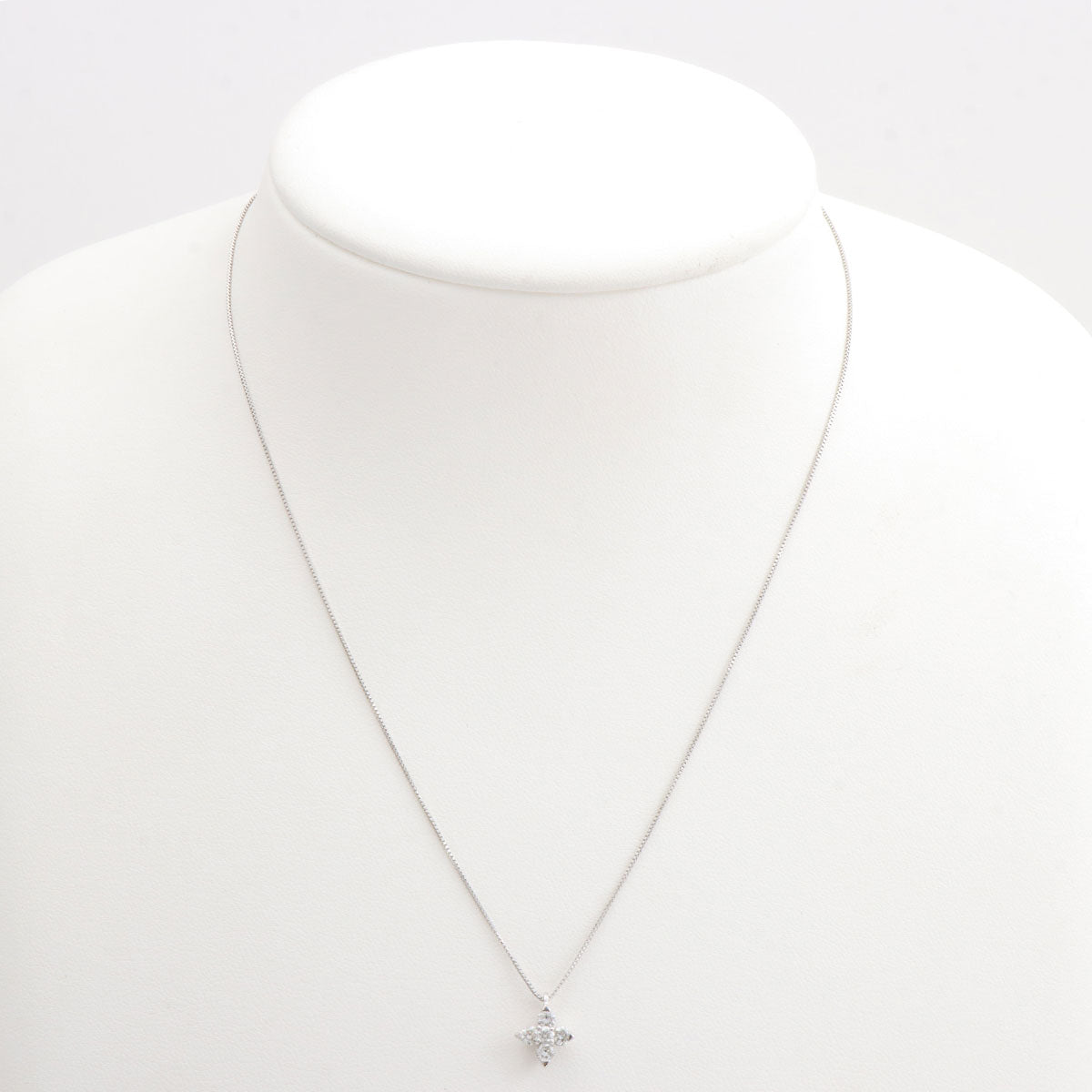 18K Diamond Flower Necklace White Gold