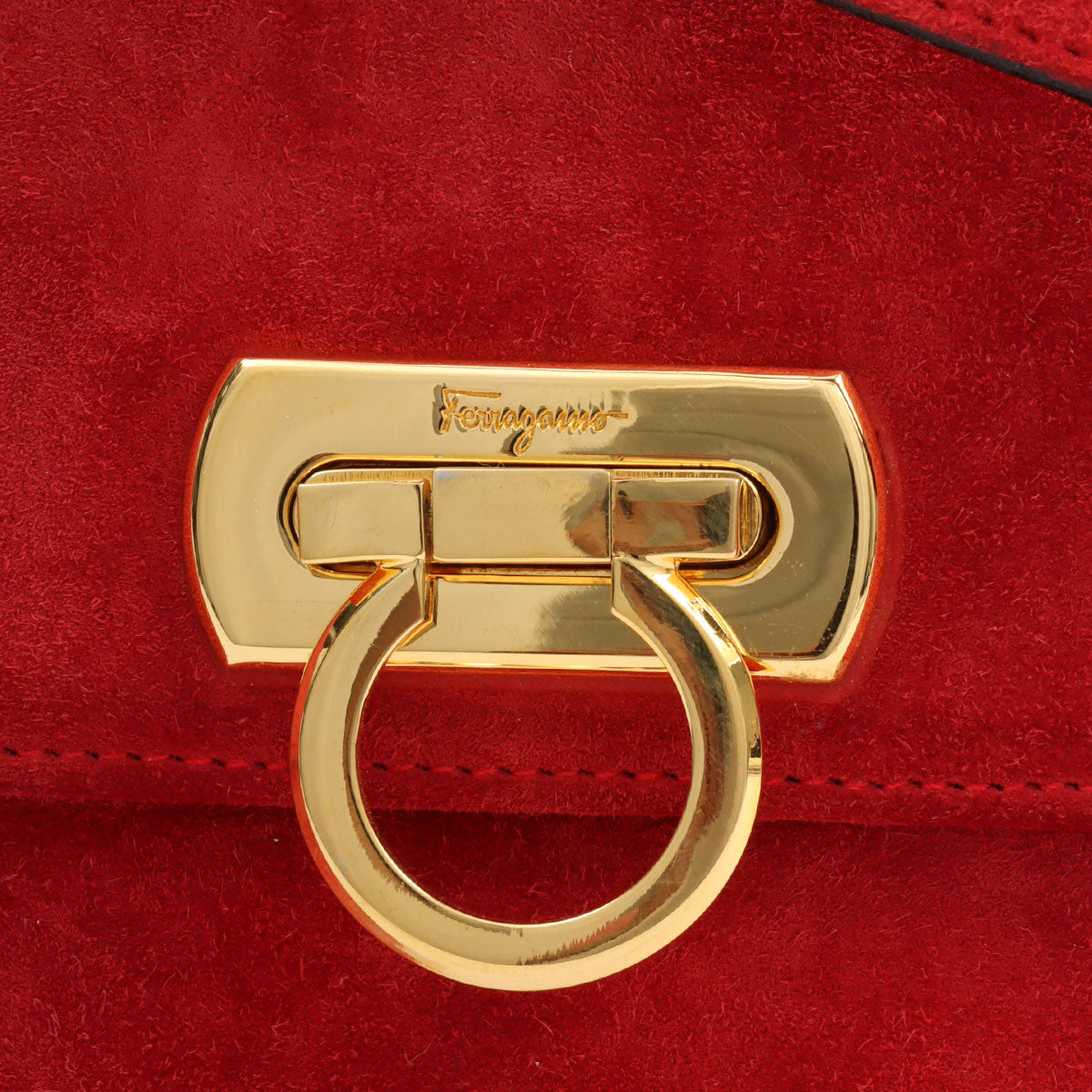 红色绒面革Gancini铭牌迷你单肩包