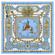Carré 90 LVDQVICVS MAGNVS Pattern Scarf Light Blue/Multi