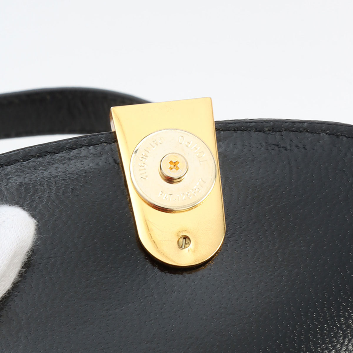 Lizard Logo Plate Shoulder Bag Black