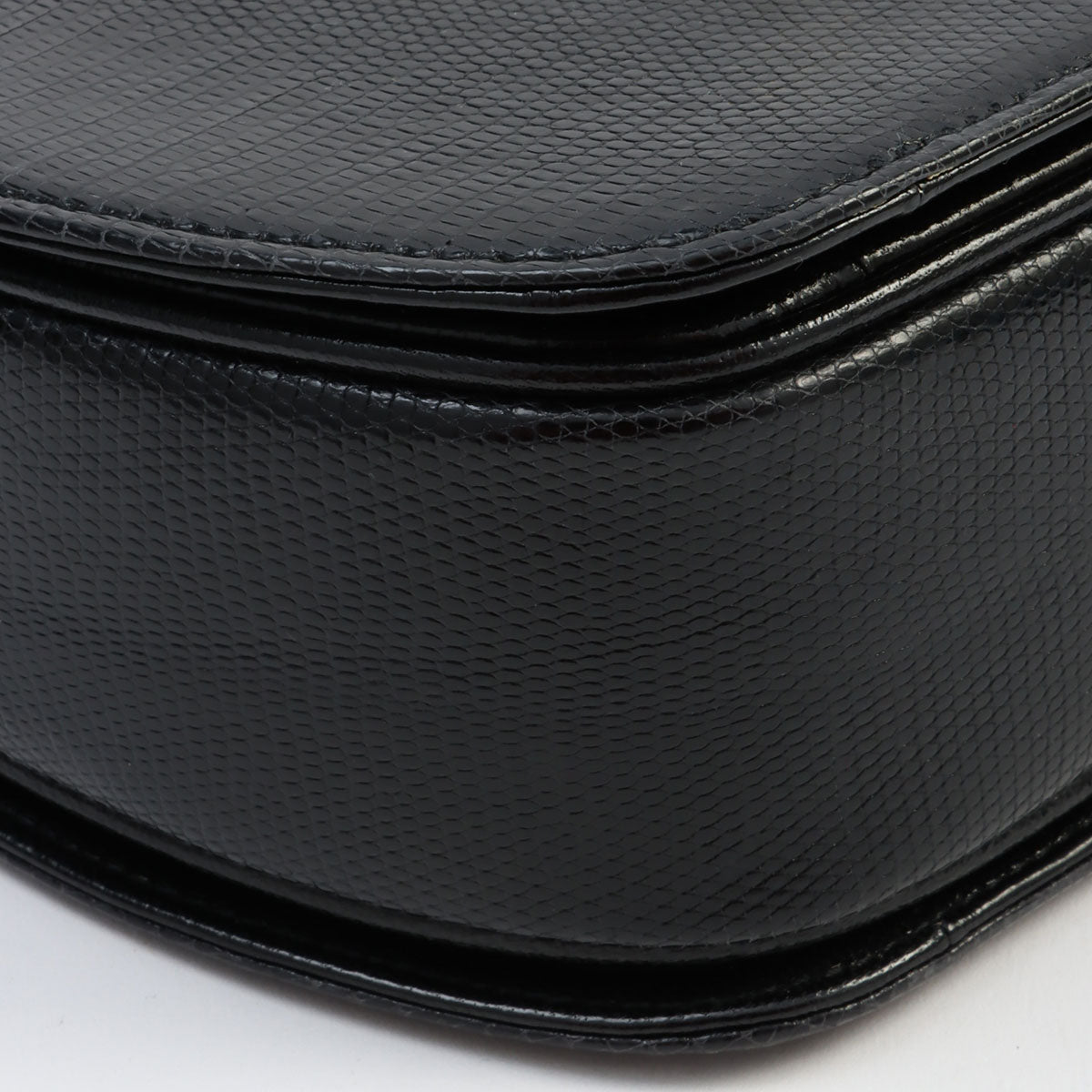 Lizard Logo Plate Shoulder Bag Black