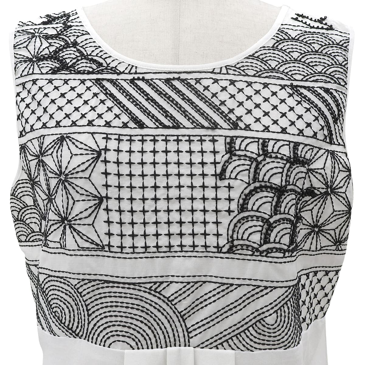 Beaded geometric pattern sleeveless top #L White/Black