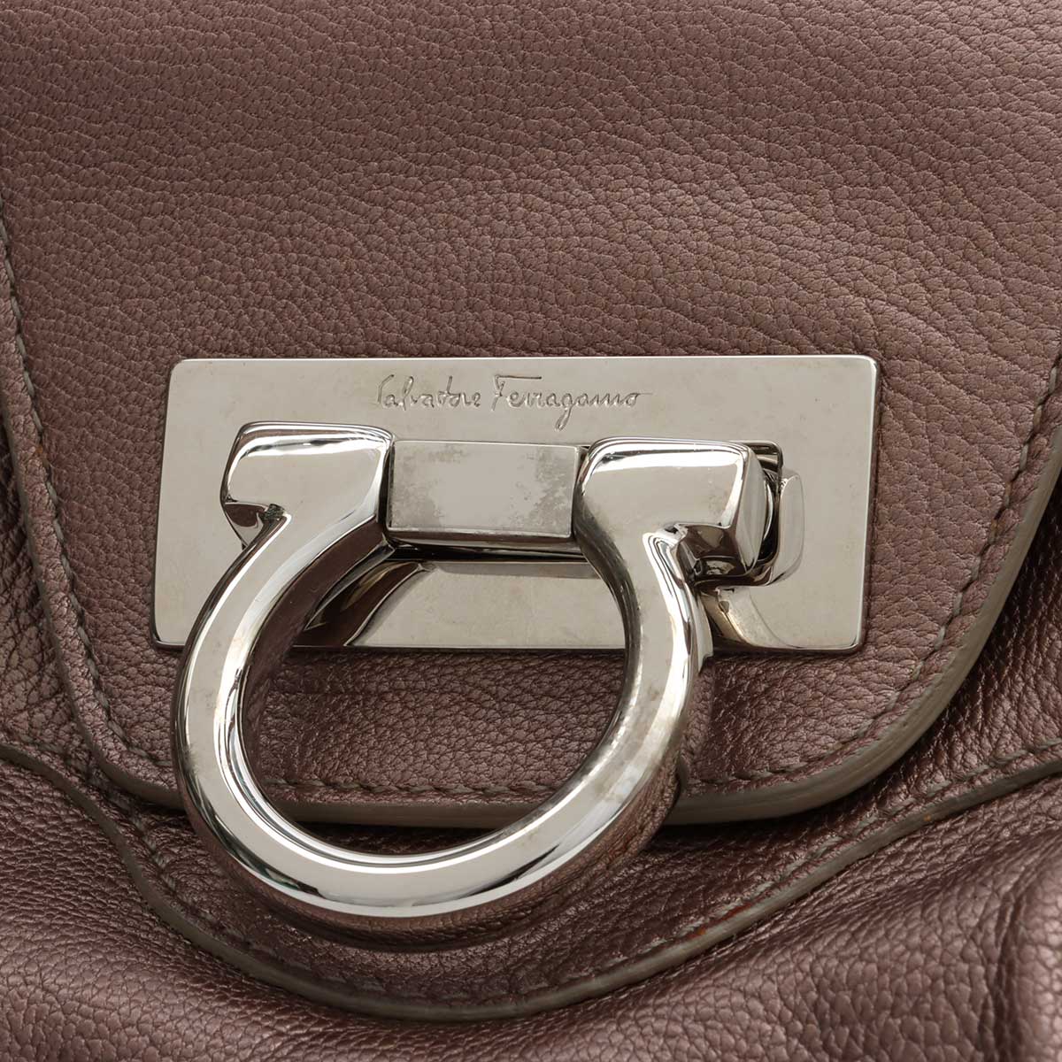 Gancini Plate Shoulder Bag Champagne Pink