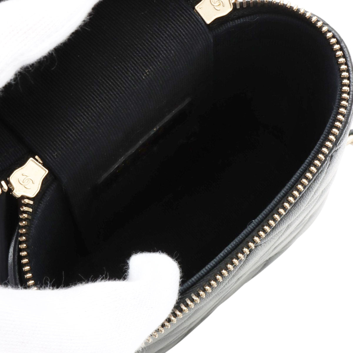 Matelassé Stitch CC Mark Plate Chain Phone Case, Black, manufactured circa 2021