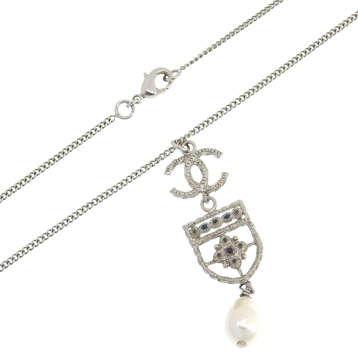 2016 Emblem Motif Pearl CC Logo Swing Necklace Silver