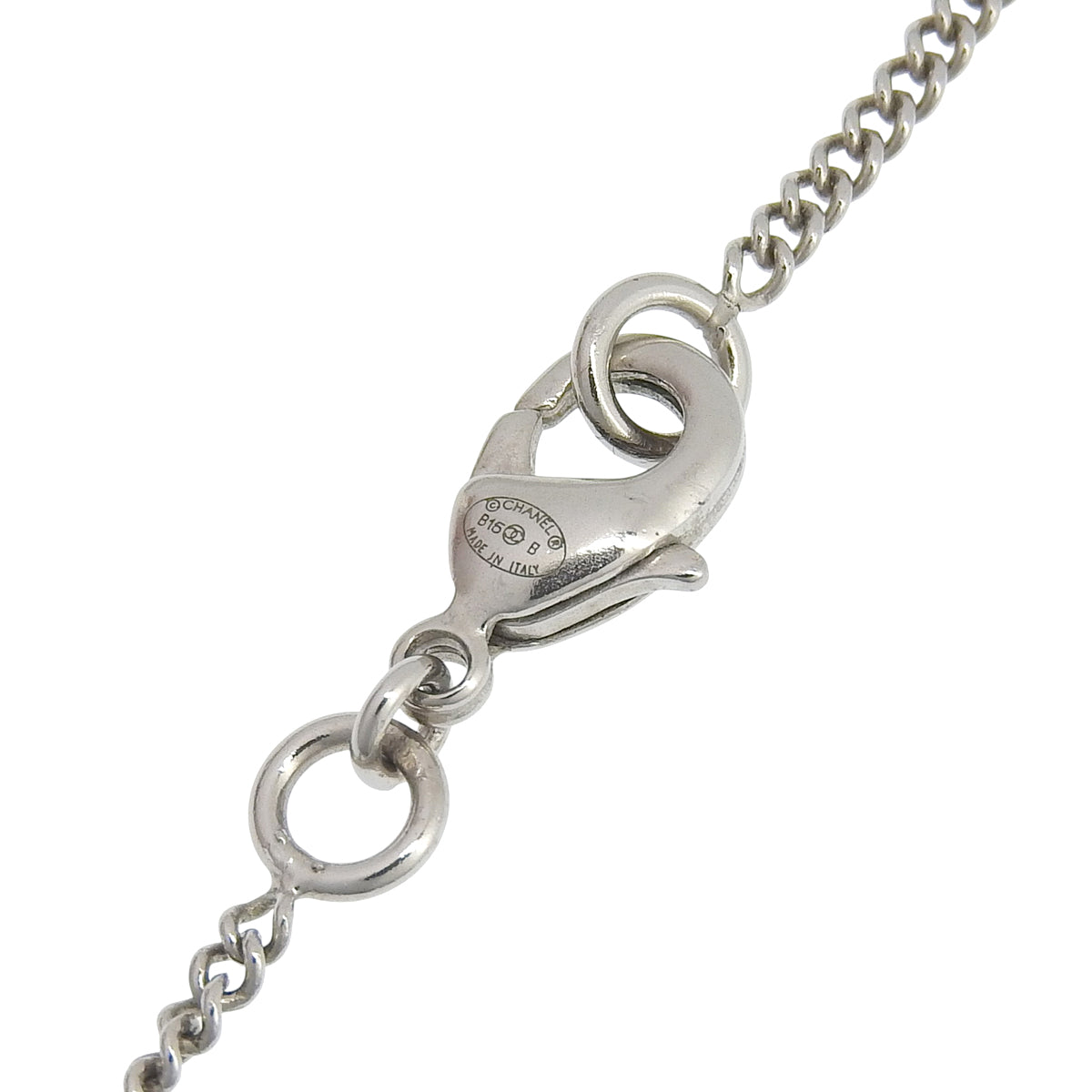 2016 Emblem Motif Pearl CC Logo Swing Necklace Silver