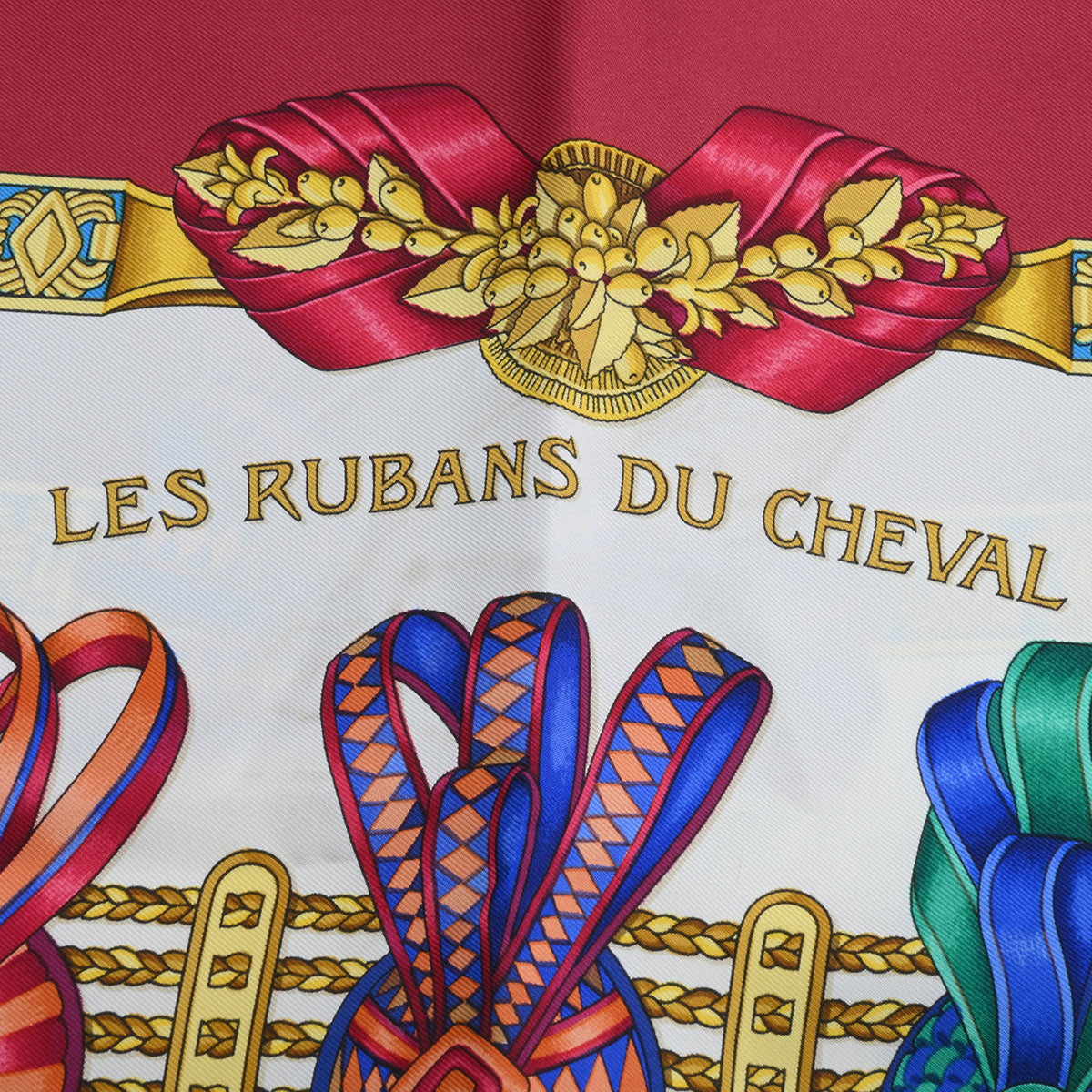 カレ90 LES RUBANS DU CHEVALスカーフ ボルドー/ホワイト/マルチ