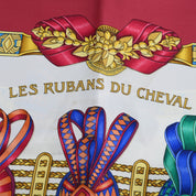 カレ90 LES RUBANS DU CHEVALスカーフ ボルドー/ホワイト/マルチ