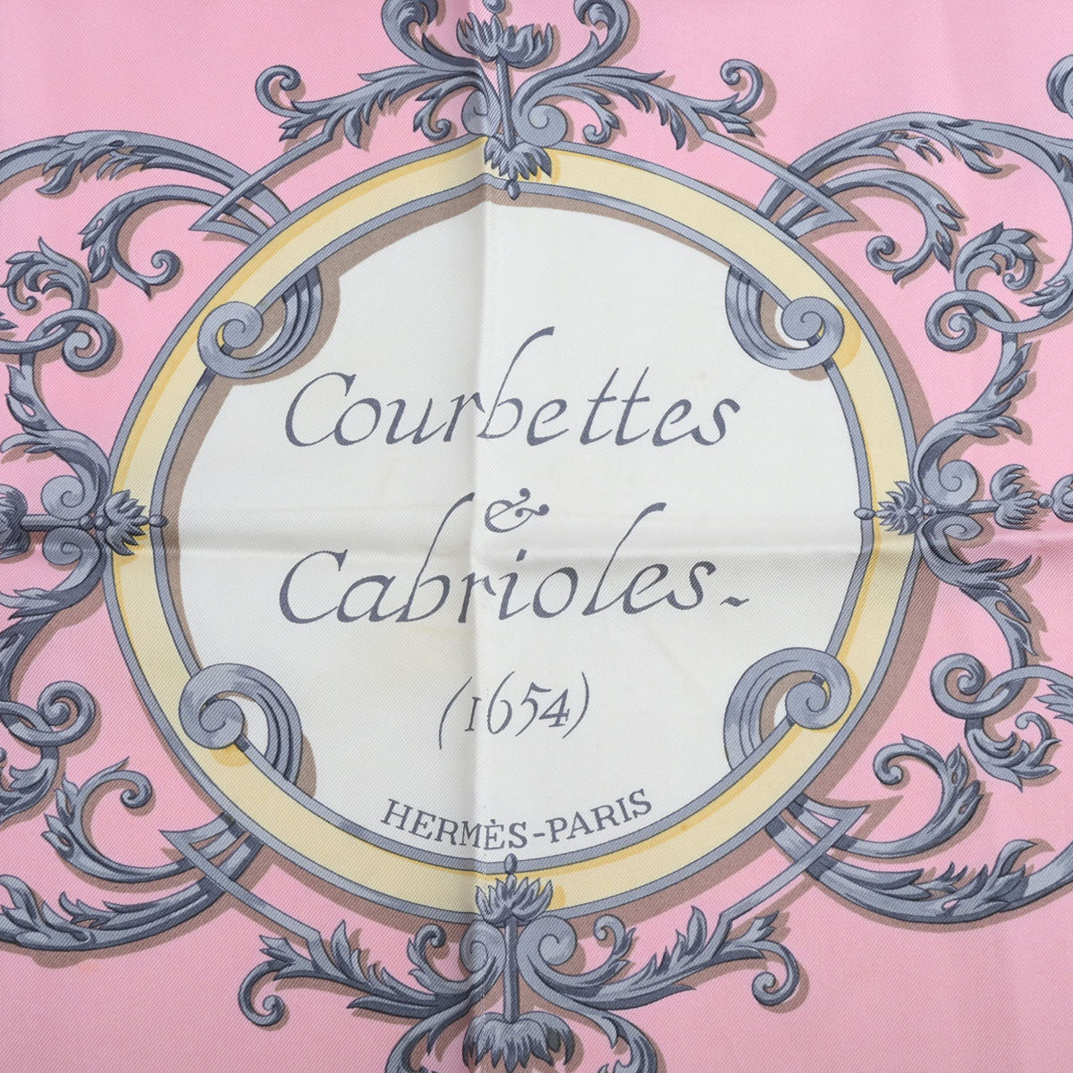 カレ90 Courbettes et Cabriolesスカーフ ピンク/シルバー
