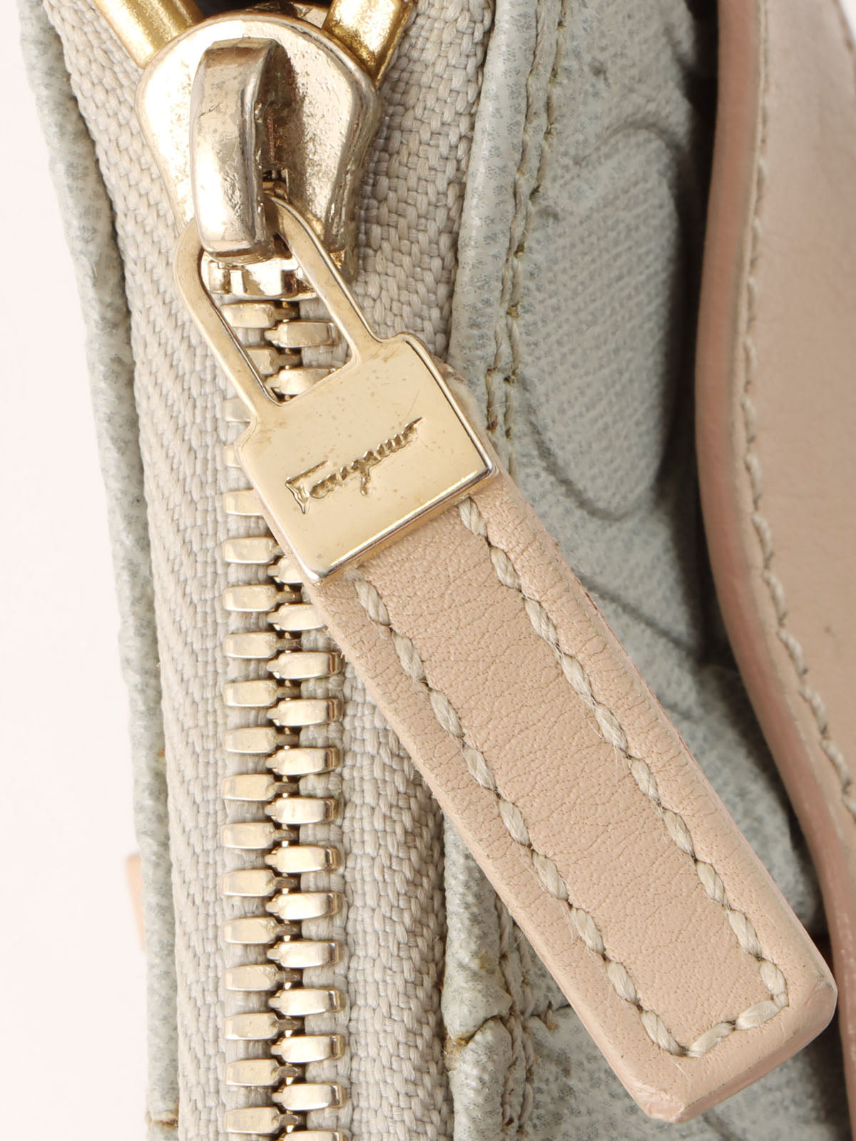 Gancini pattern shoulder bag in gray/beige