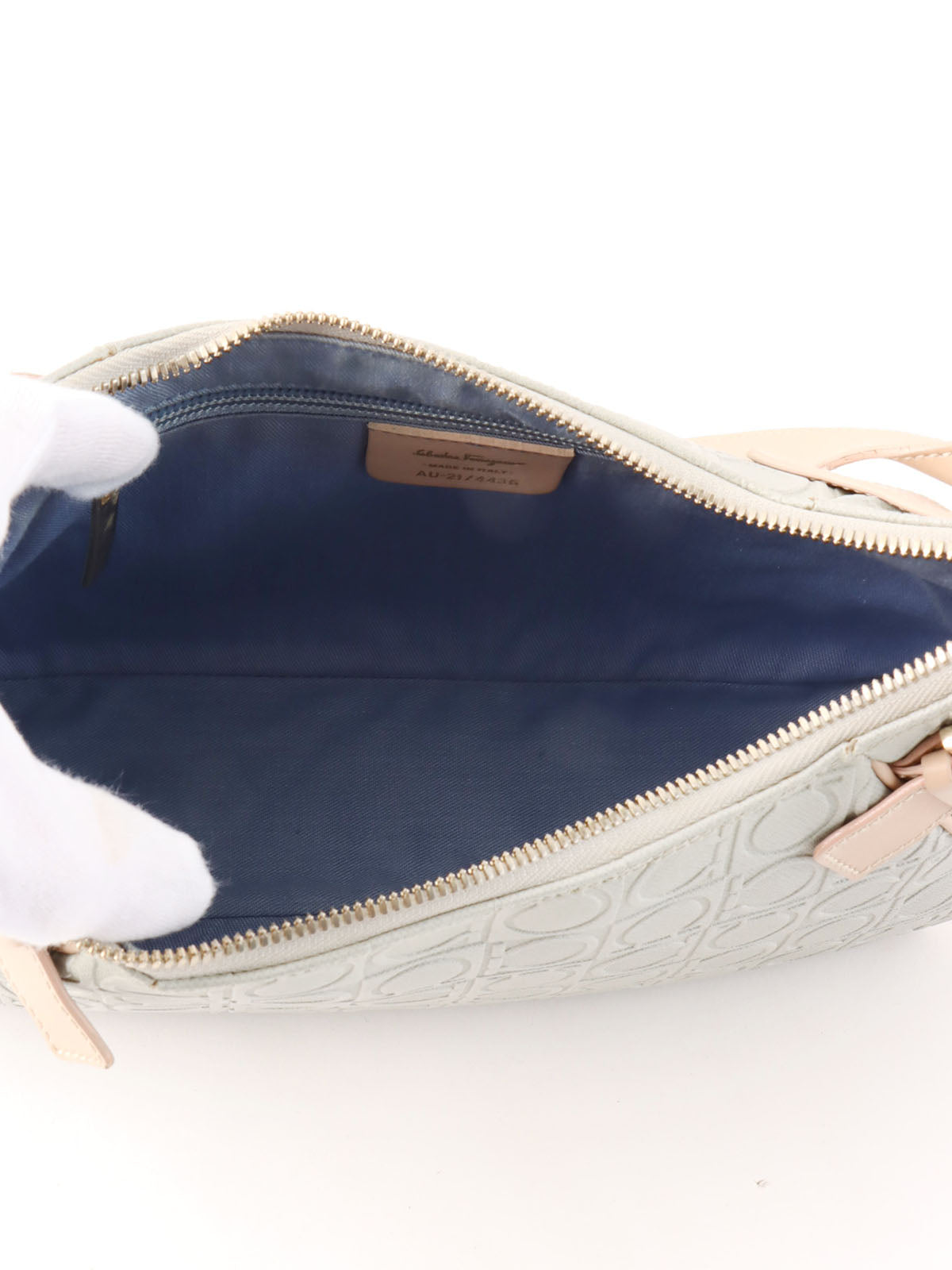 Gancini pattern shoulder bag in gray/beige