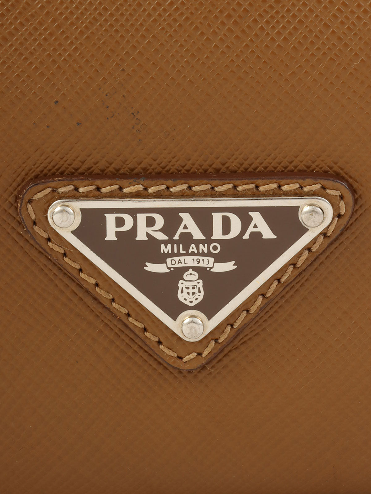 赭色镶钻水钻Logo铭牌手拿包