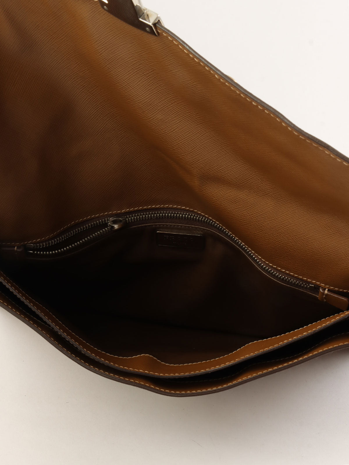 赭色镶钻水钻Logo铭牌手拿包