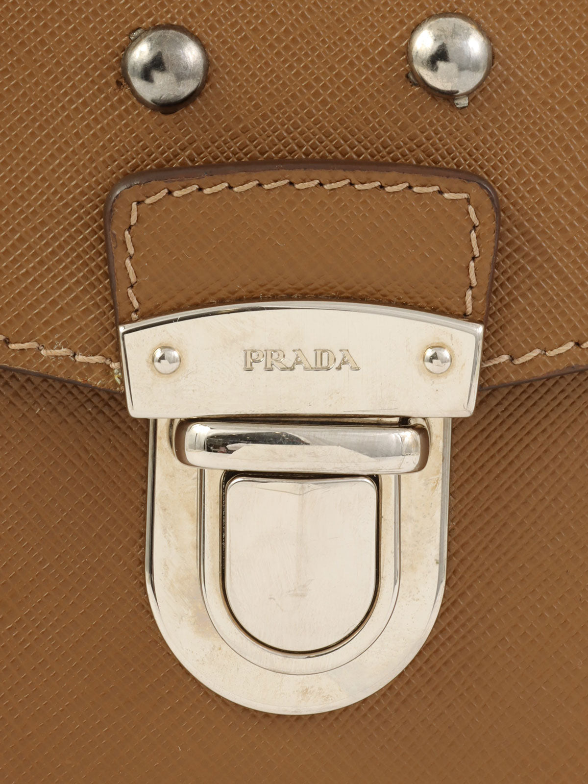 赭色镶钻水钻Logo铭牌手拿包