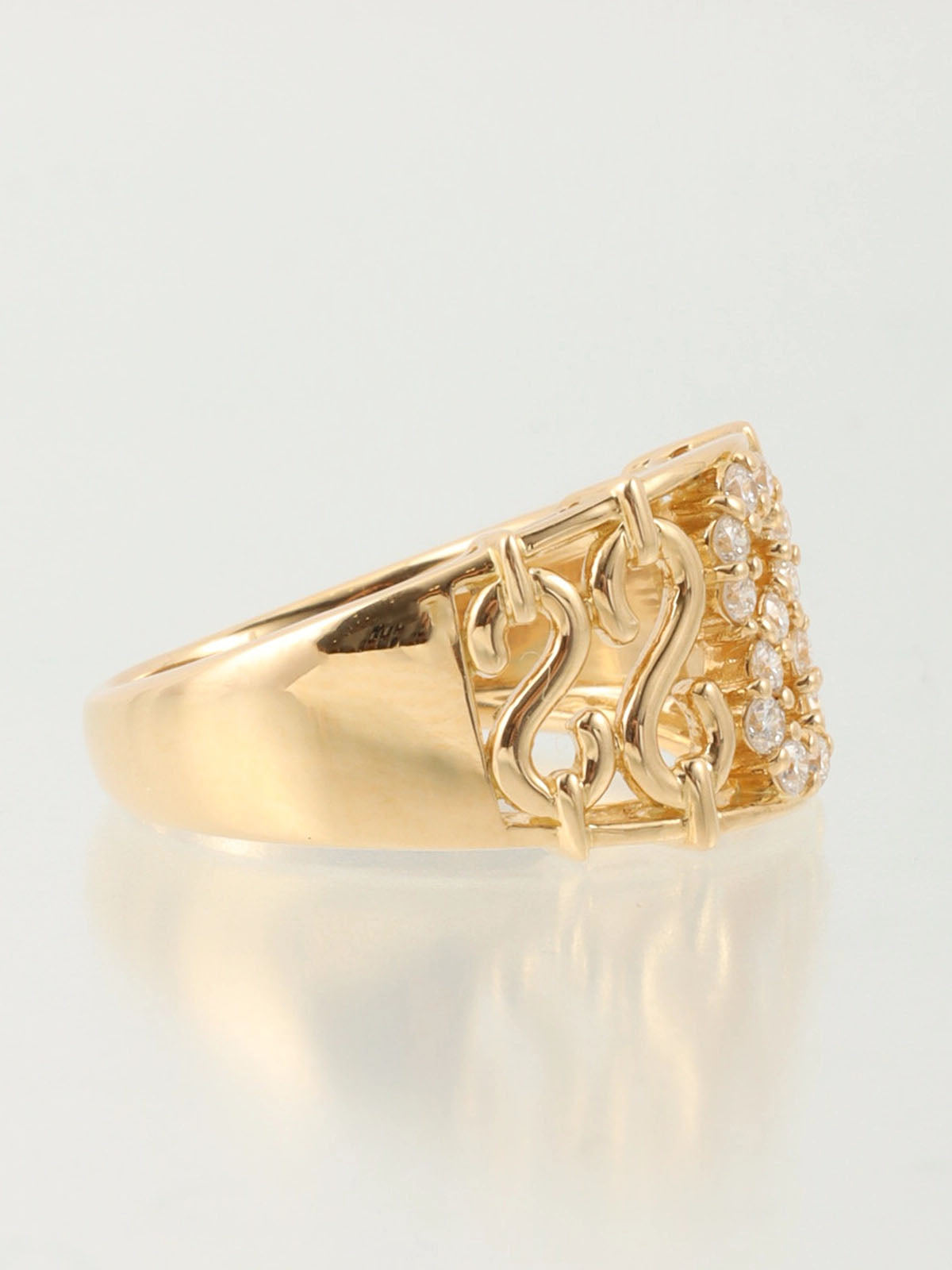 18K Gold Diamond Design Cutout Ring