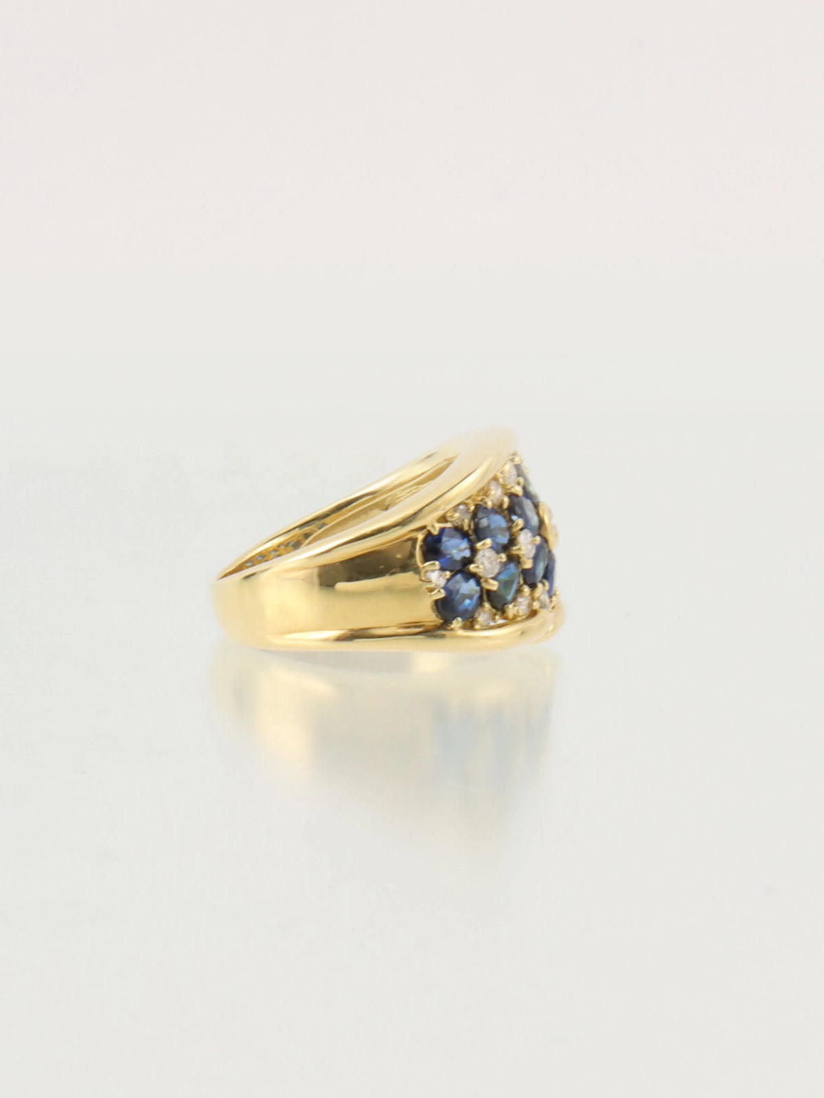 18K Sapphire and Diamond Flower Design Ring in Gold/Blue