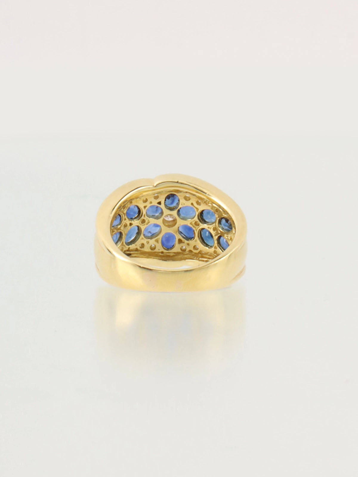 18K Sapphire and Diamond Flower Design Ring in Gold/Blue