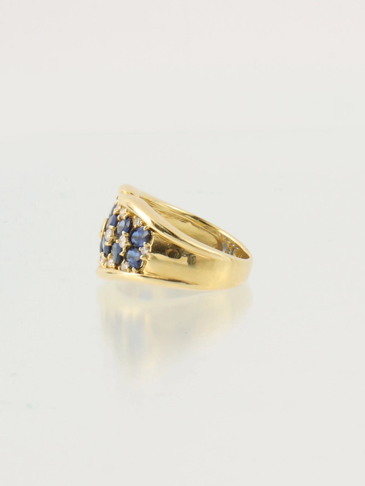 18K Sapphire and Diamond Flower Design Ring in Gold/Blue