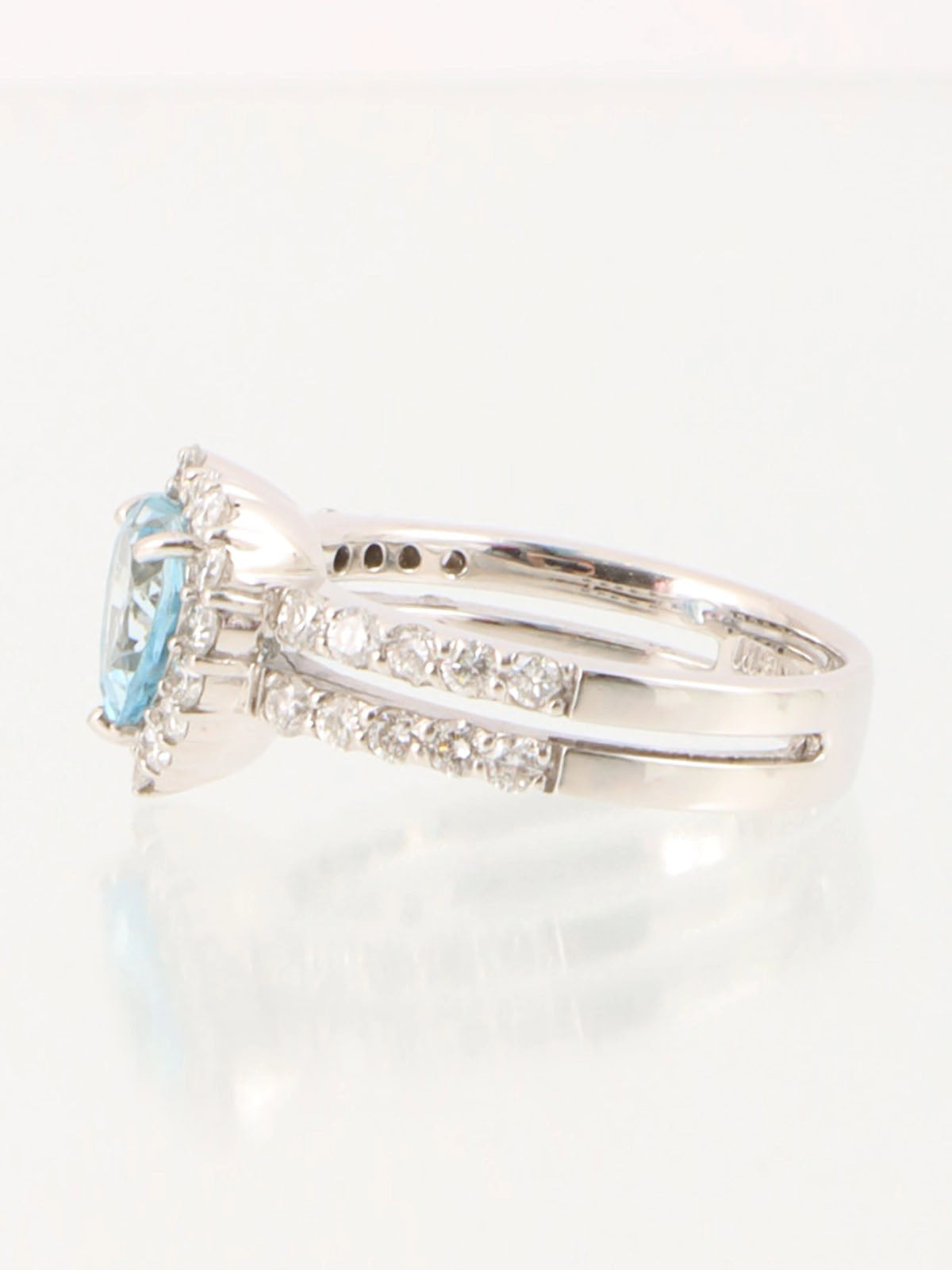 18K Aquamarine Diamond Heart Ring in Silver/Light Blue