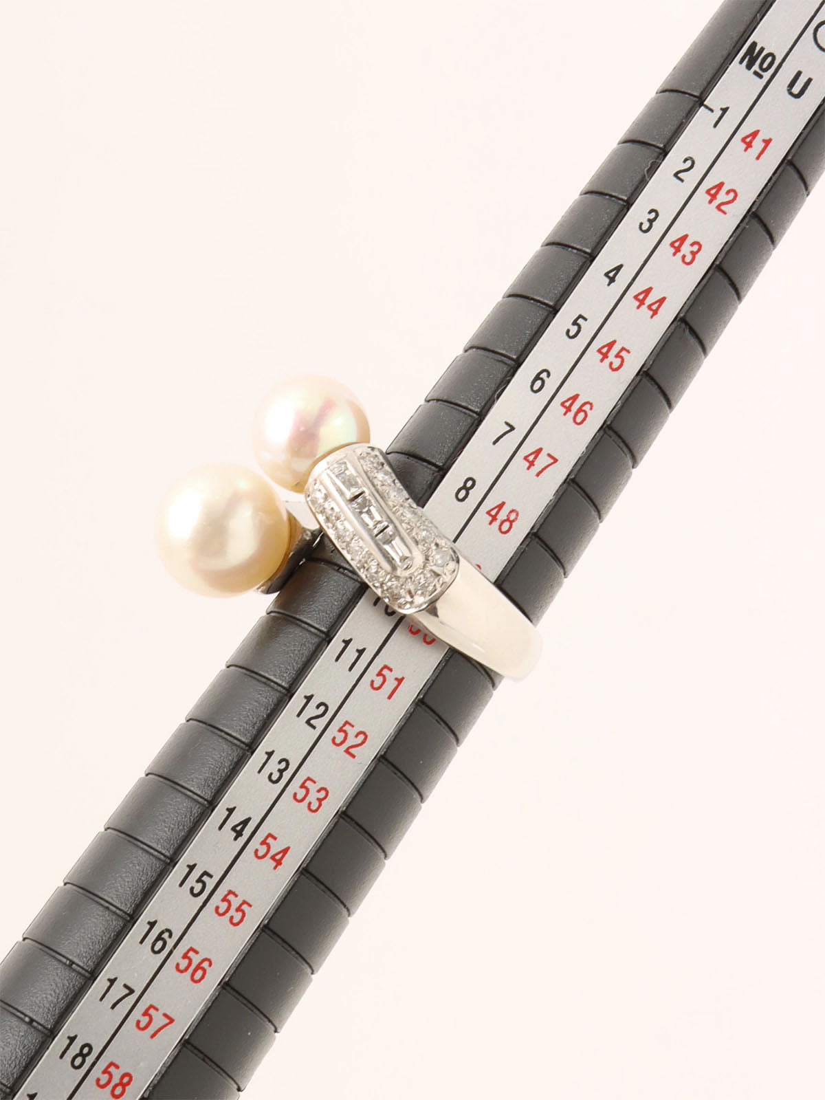 Platinum Diamond Pearl Ring in Silver/White