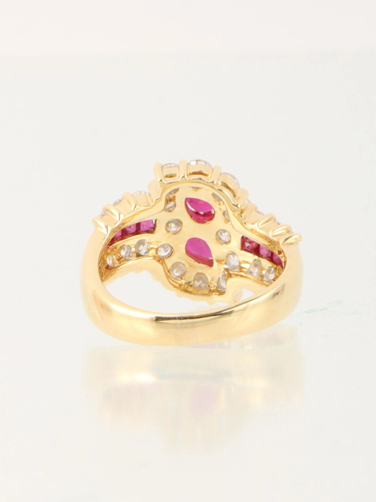 18K Diamond Ruby Design Motif Ring Gold/Cherry Red