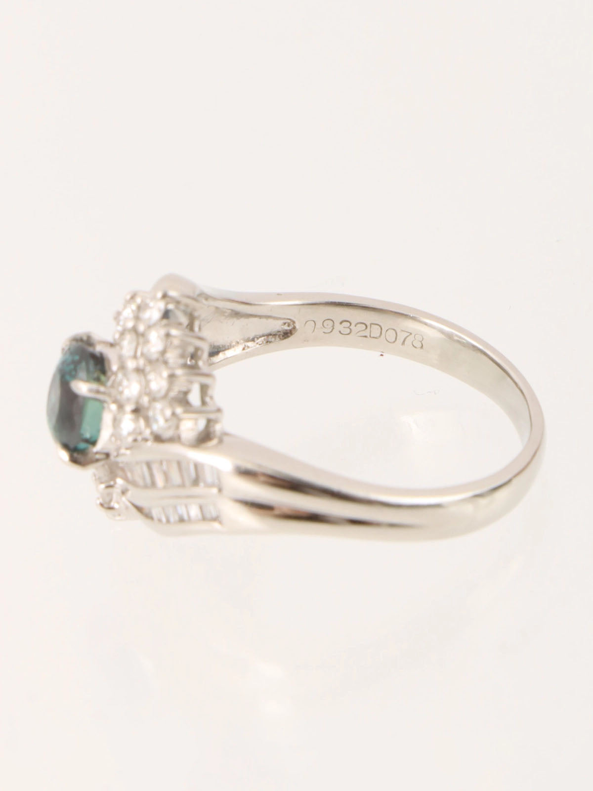 Platinum Alexandrite Diamond Design Motif Ring Blue/Silver