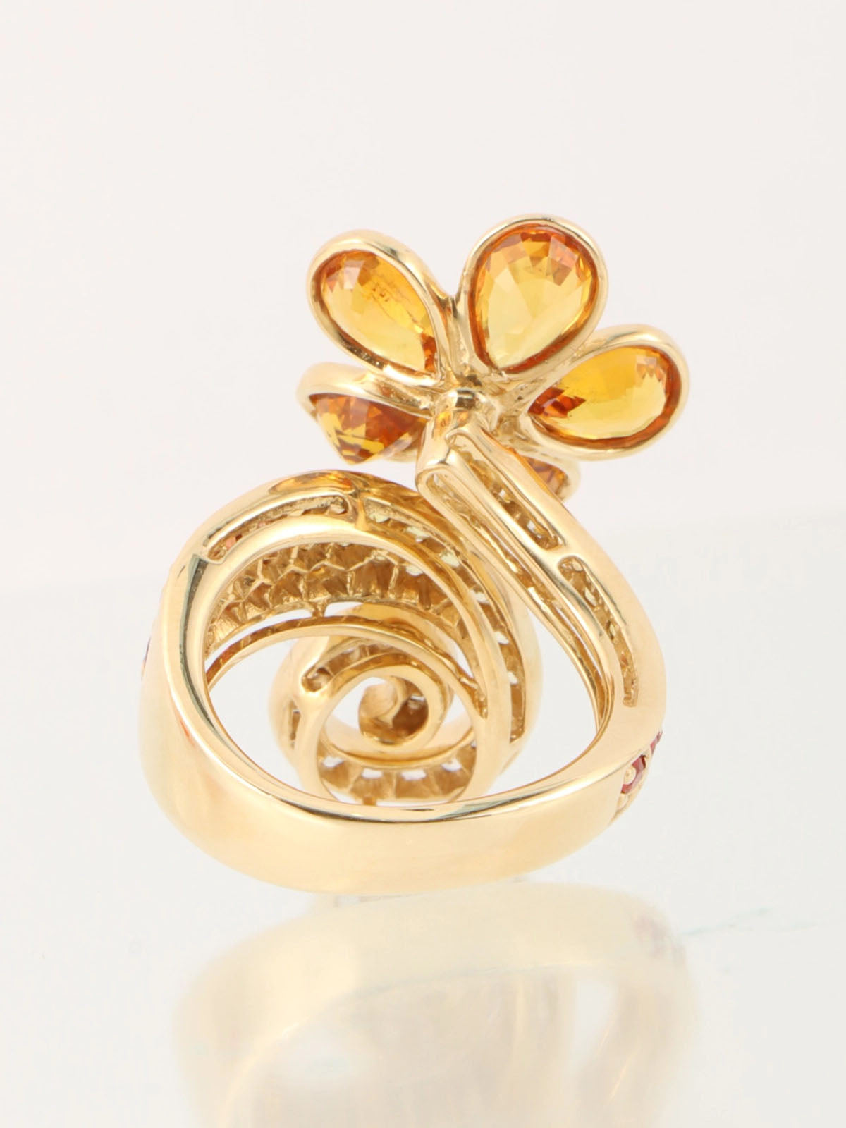18K 蓝宝石和钻石花朵图案戒指（橙色/金色）
