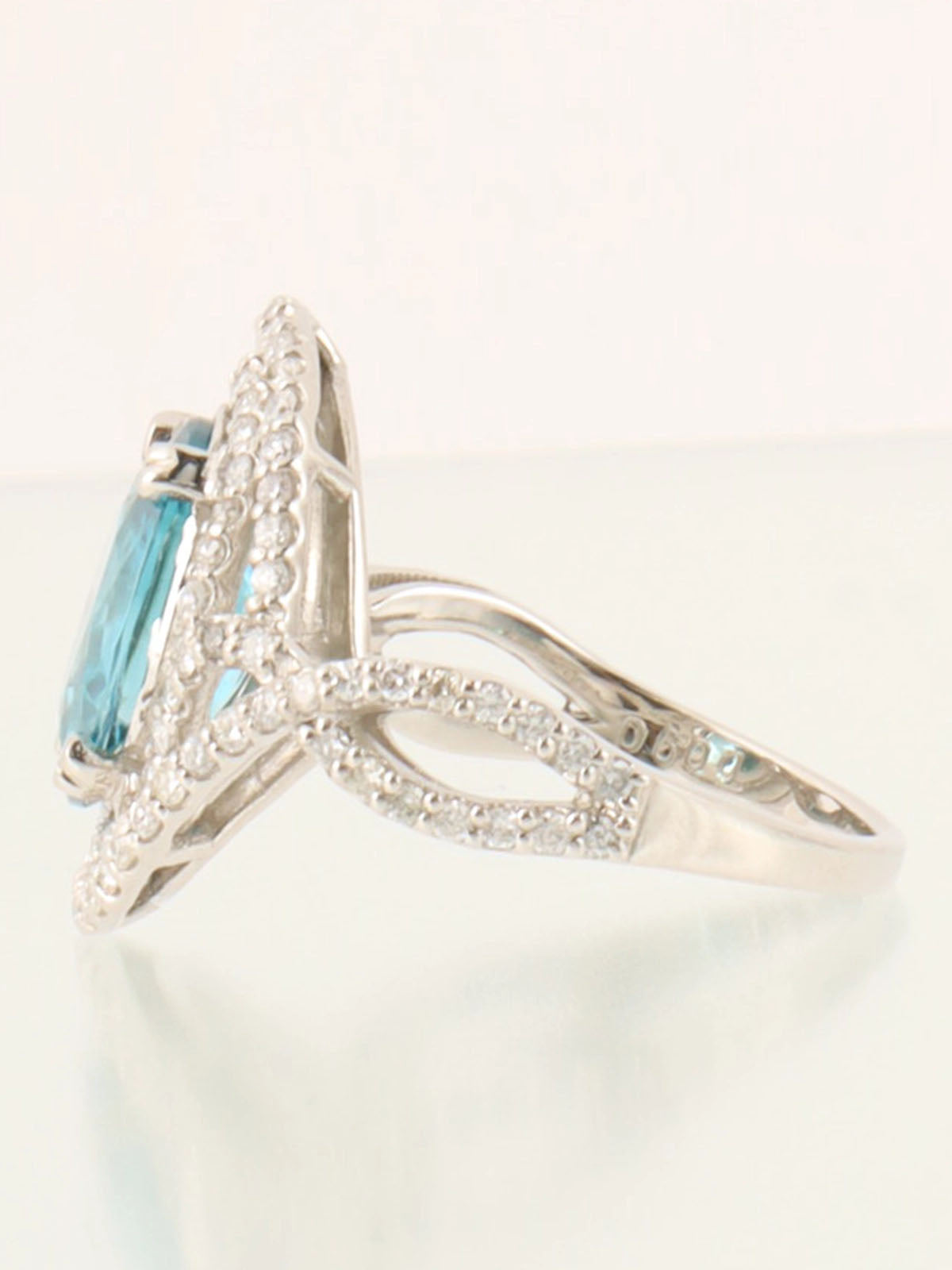 Platinum Zircon Diamond Oval Design Ring in Silver/Blue