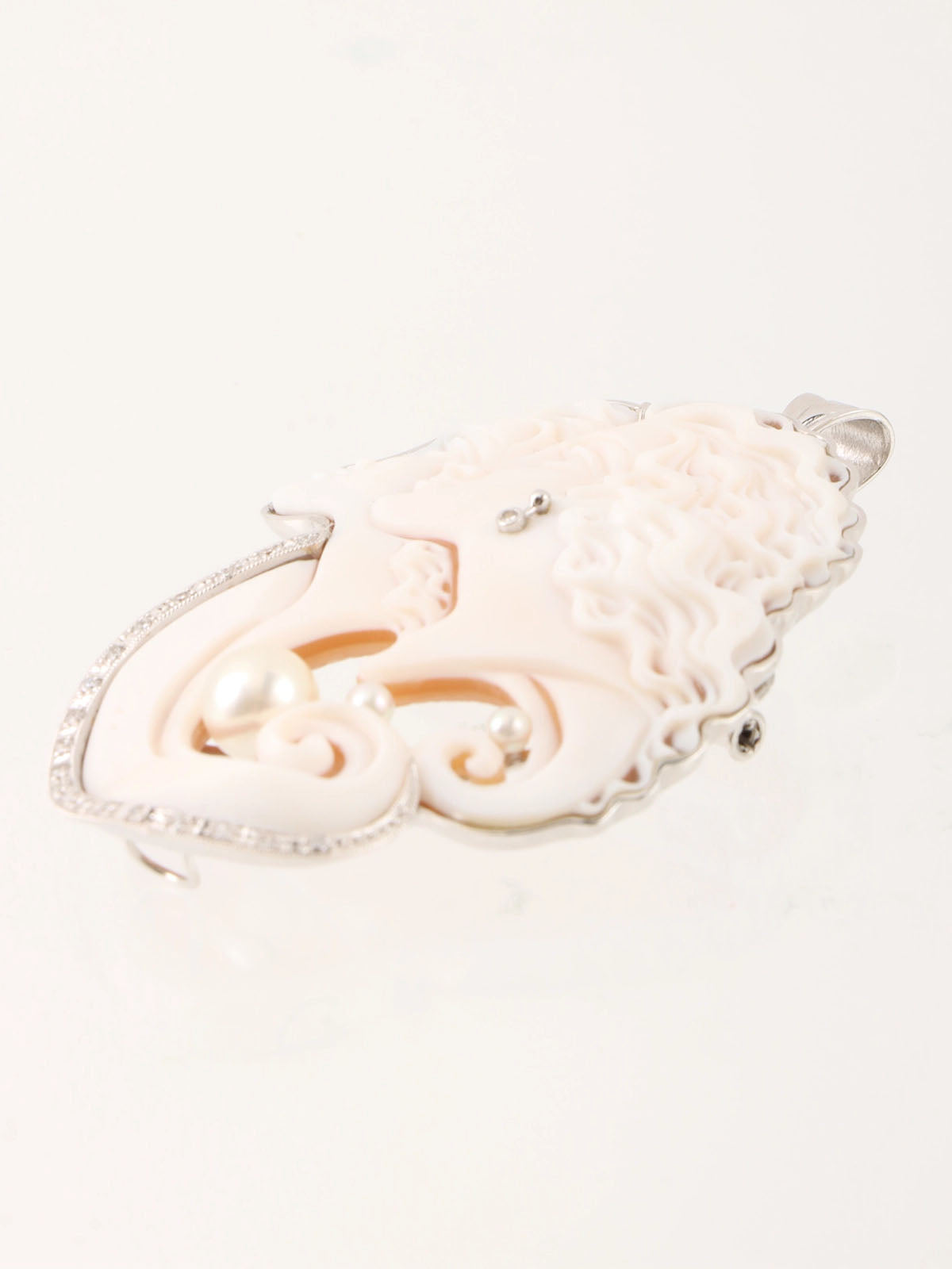 Patricia Parlati 18K Shell and Diamond Cameo Brooch, White/Silver