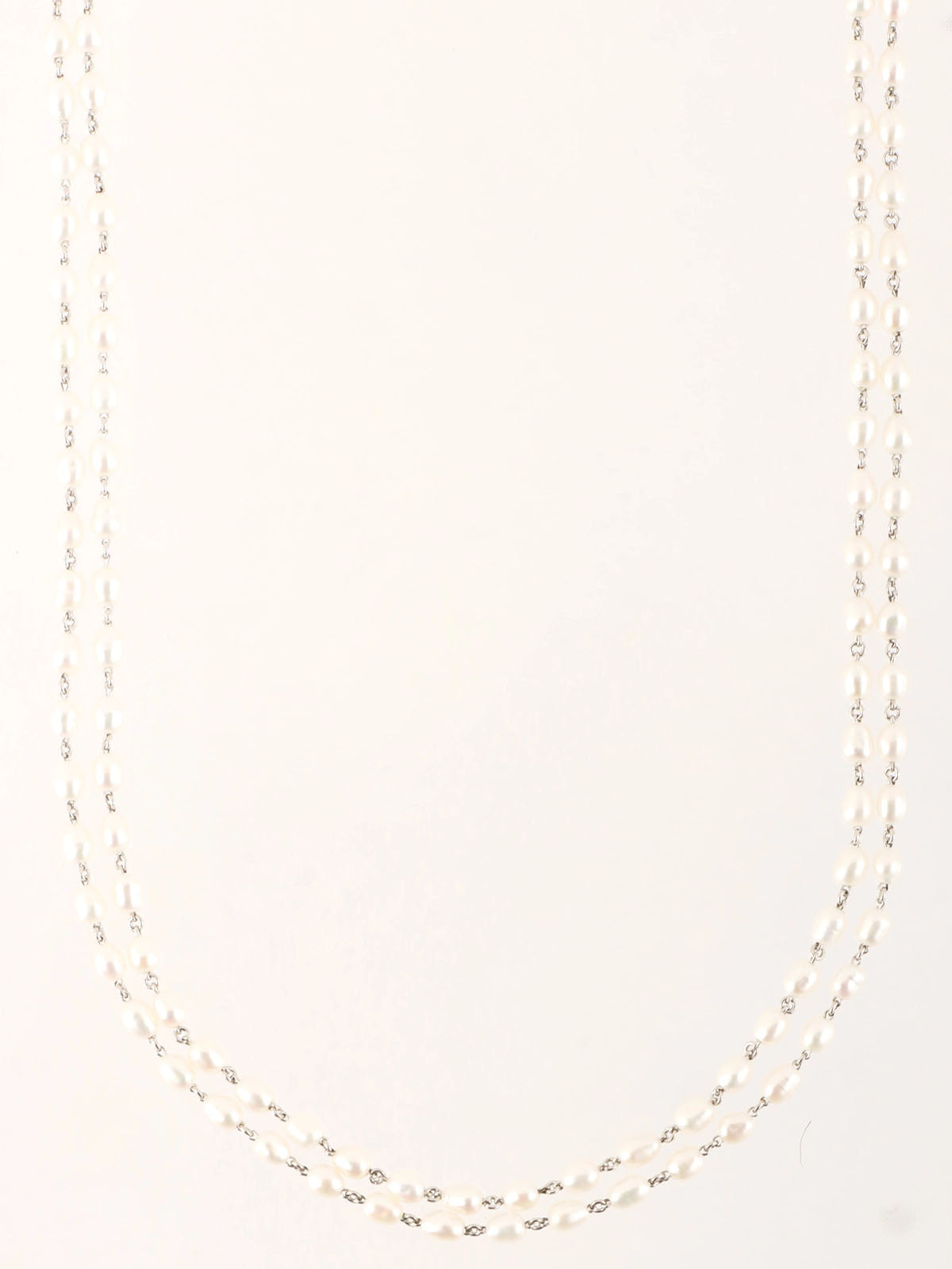 White platinum pearl necklace