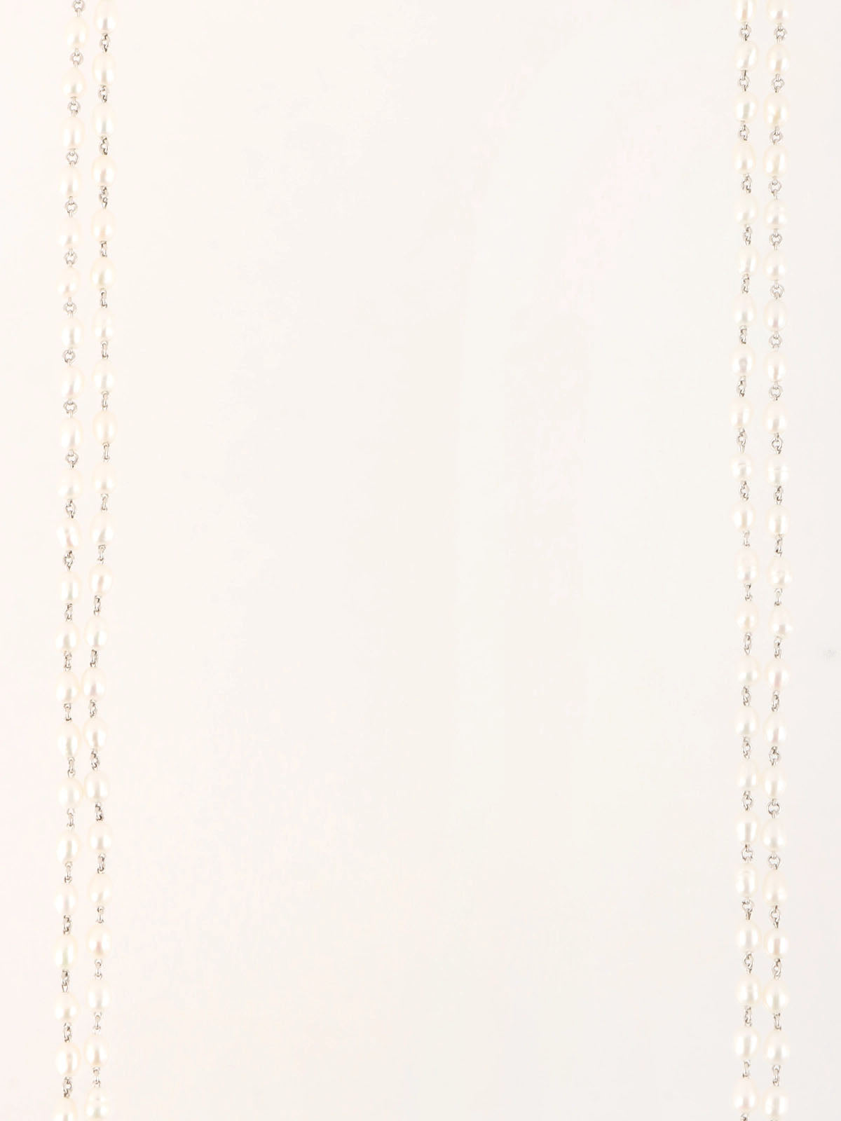 White platinum pearl necklace