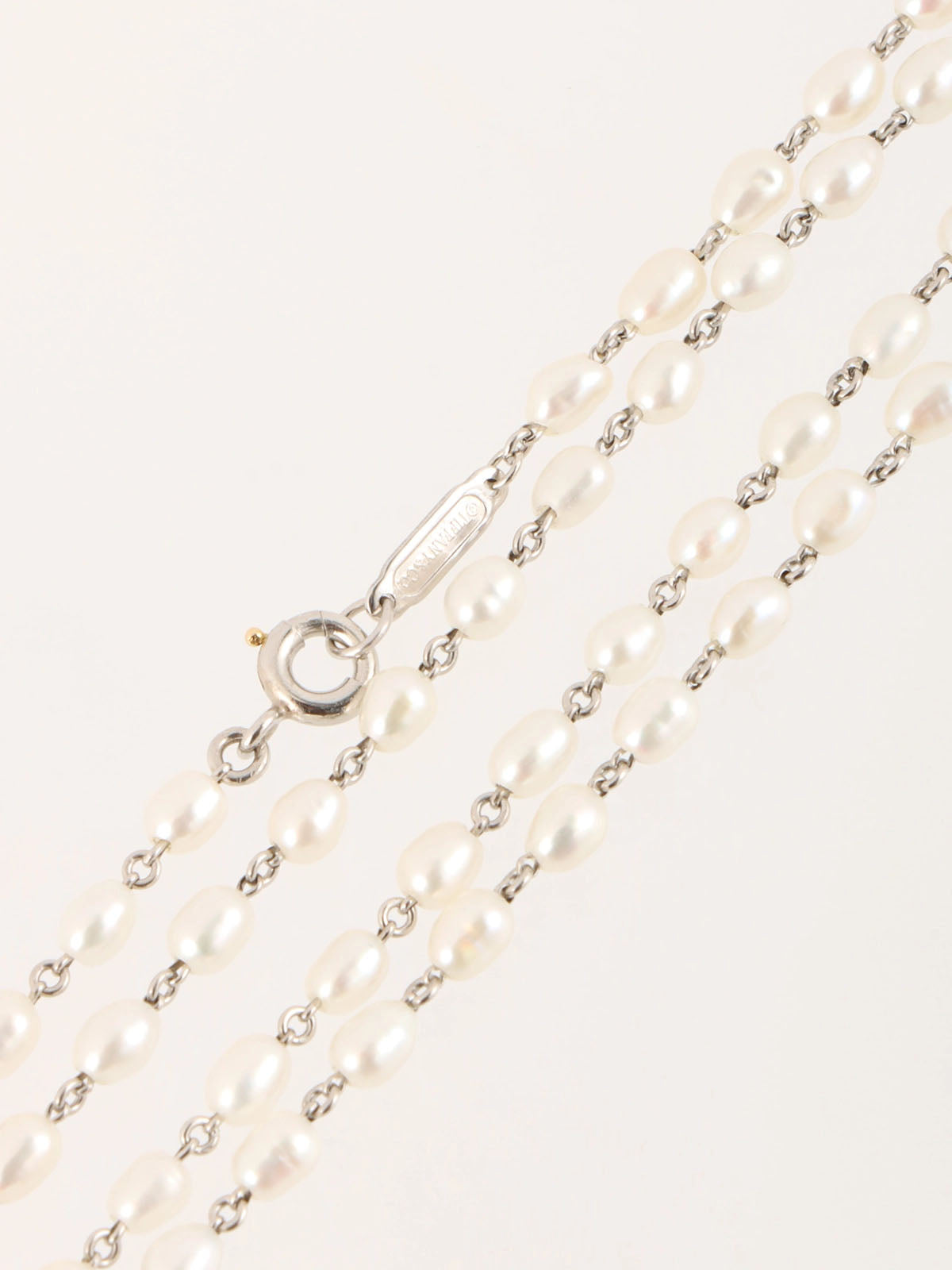 White platinum pearl necklace