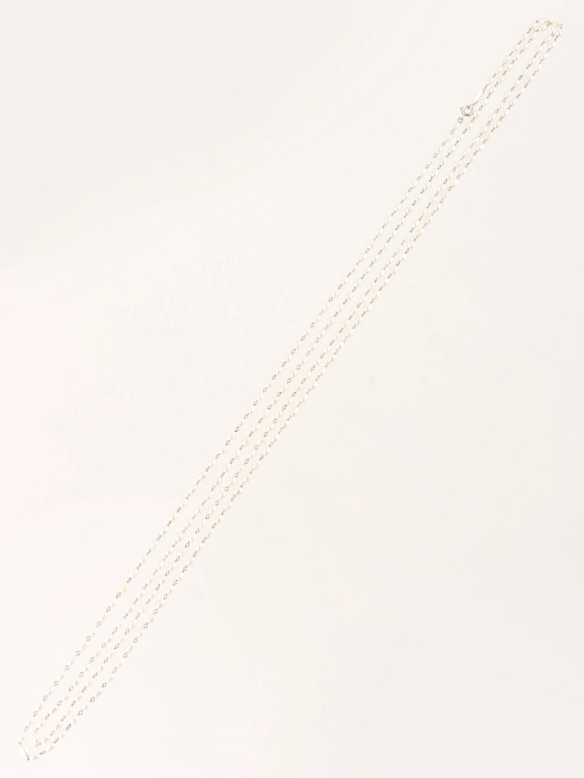 White platinum pearl necklace