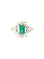 Platinum emerald and diamond design ring in silver/green